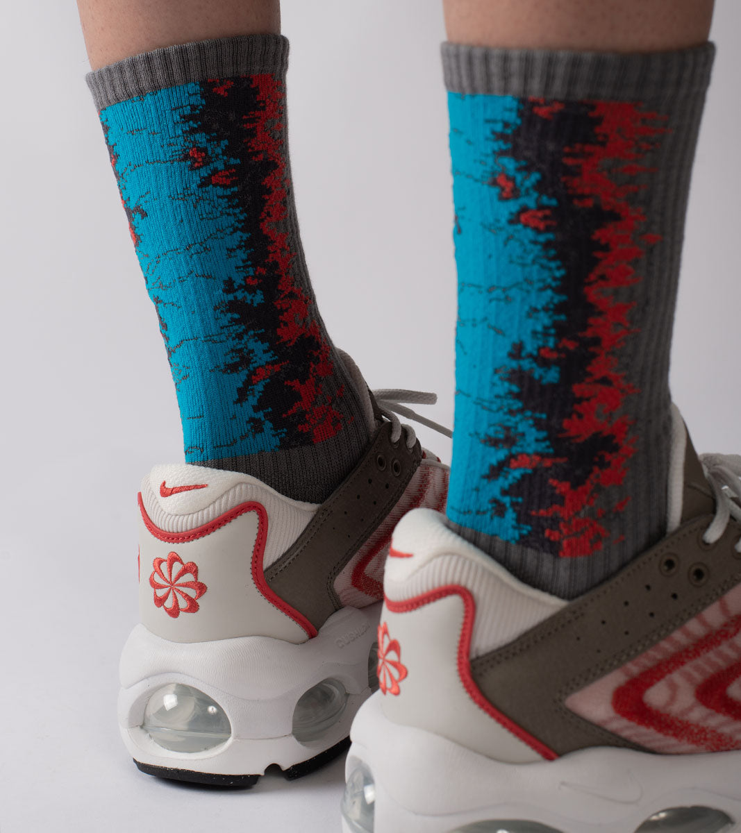 LANDING Midcalf socks - Gradient Red - BEV C multi label store