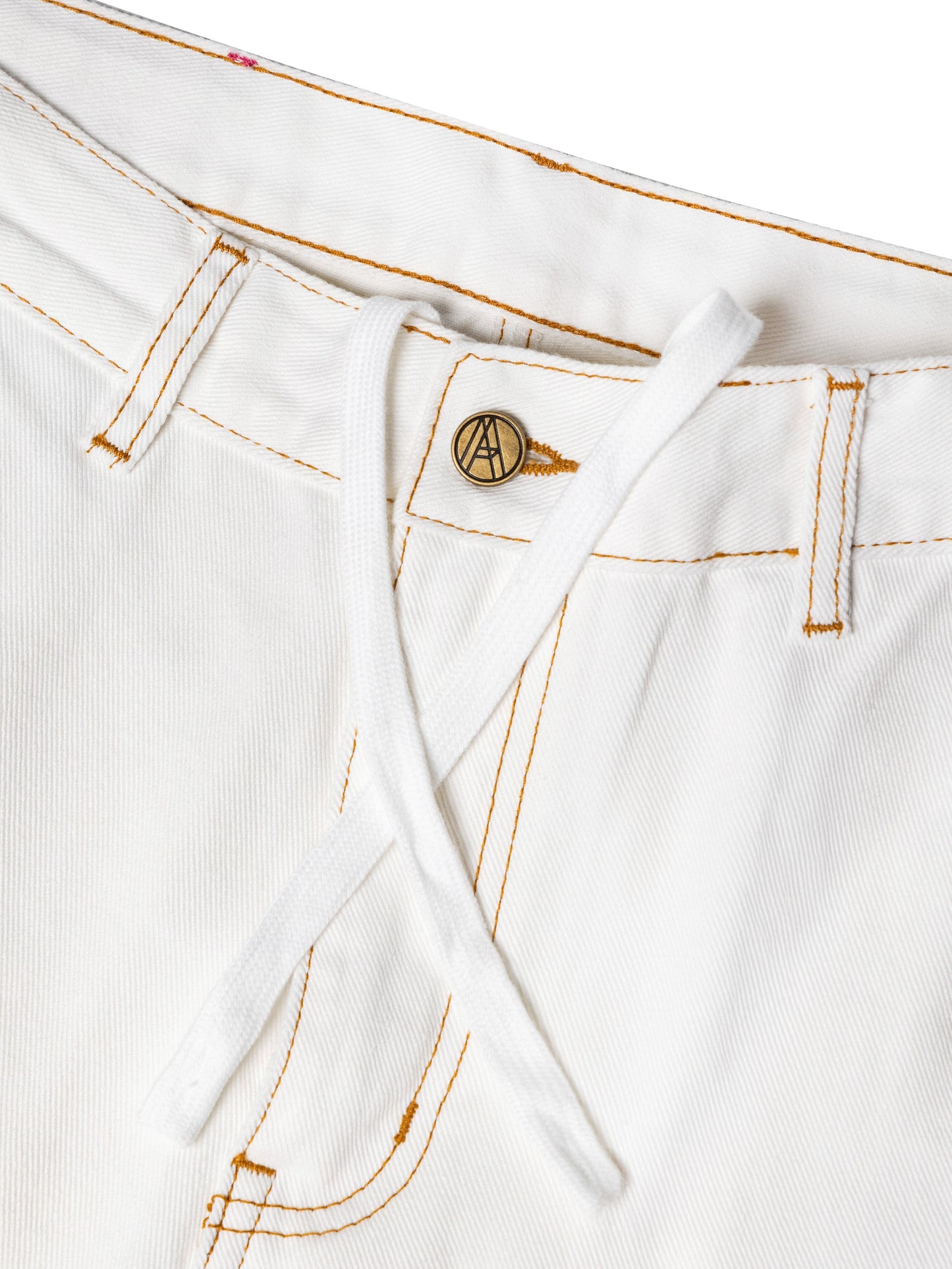 D. KNEE MONEY SHORTS WHITE - BEV C multi label store