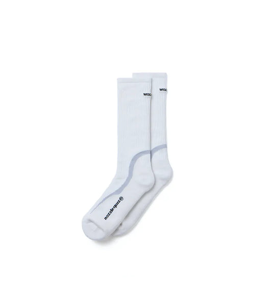 WISDOM® x nozzle quiz® Overcalf socks - WHITE - BEV C multi label store