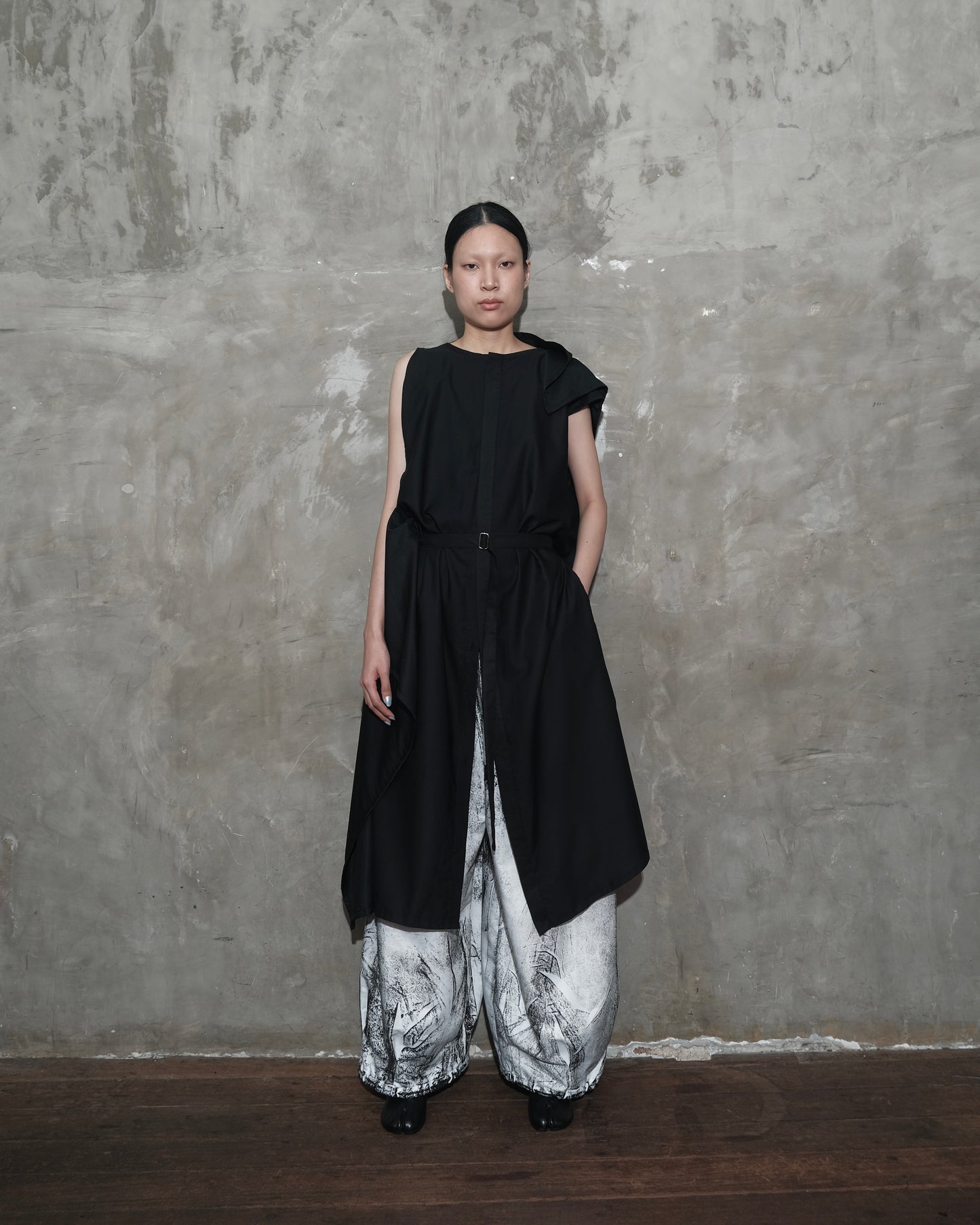 Kelawar Draped in Black - BEV C multi label store