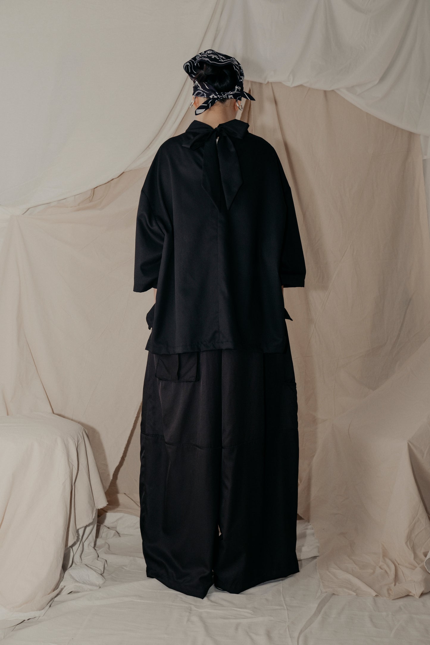 Bow Bow Box Shirt in Black - BEV C multi label store