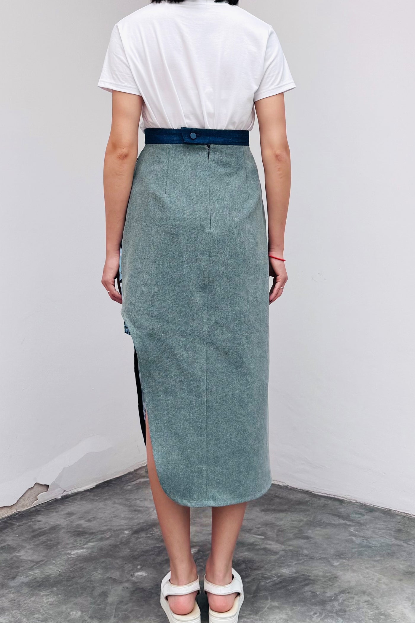 LUNAR 2025 SK03B || CHU SKIRT - BEV C multi label store