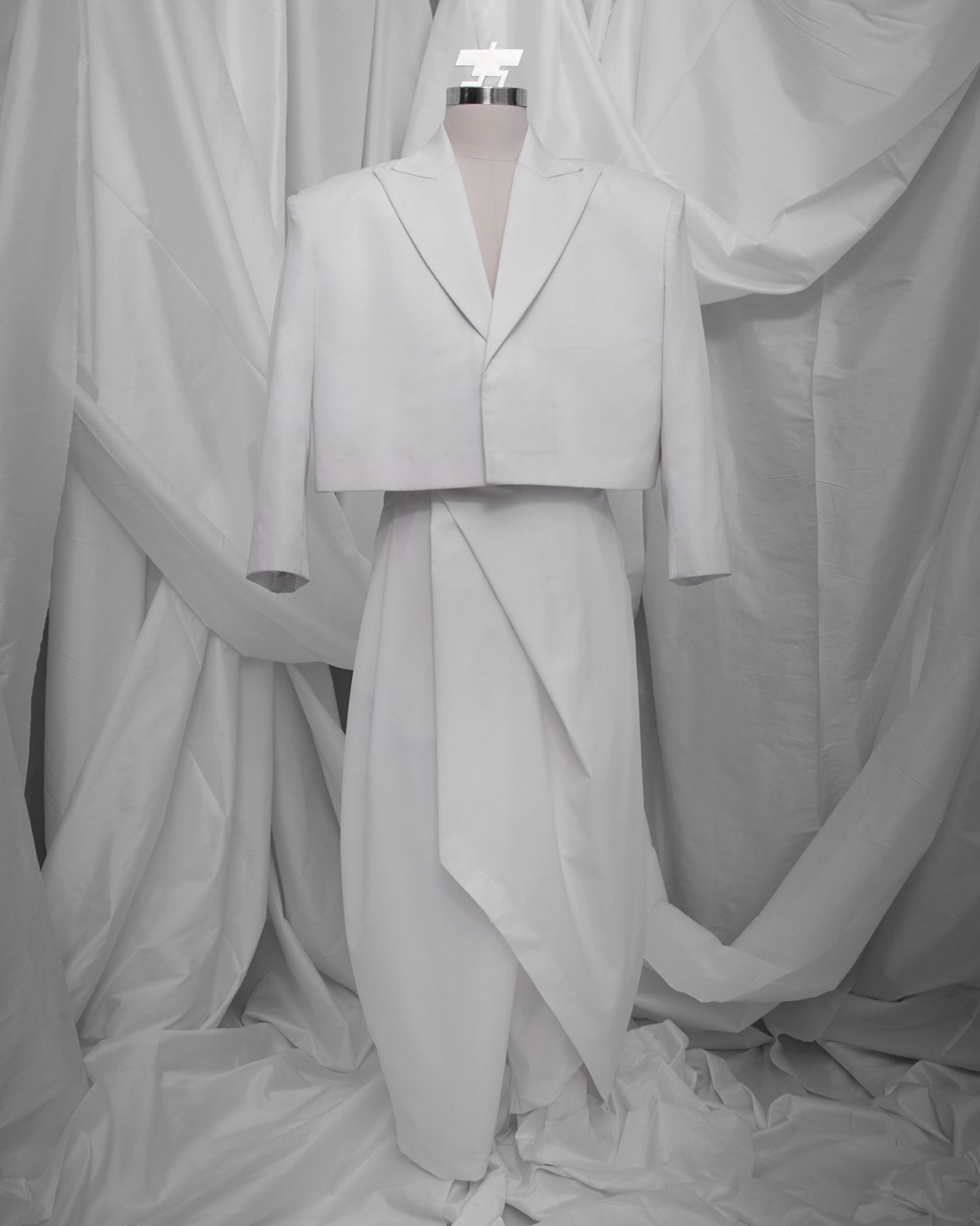 Krop Blazer (White Viscose)