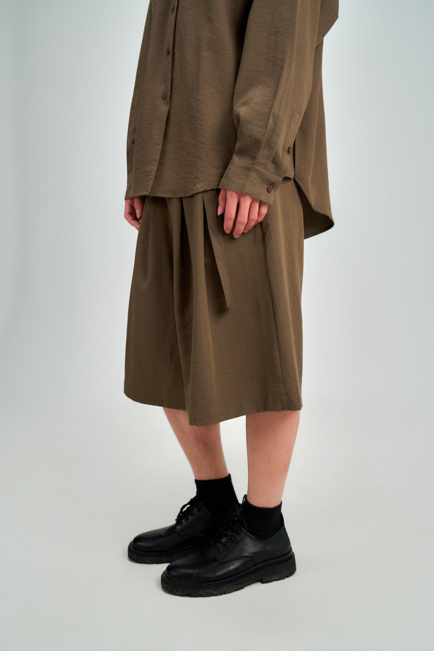 Gender Neutral Pleated Belted Short (Tea) - BEV C multi label store