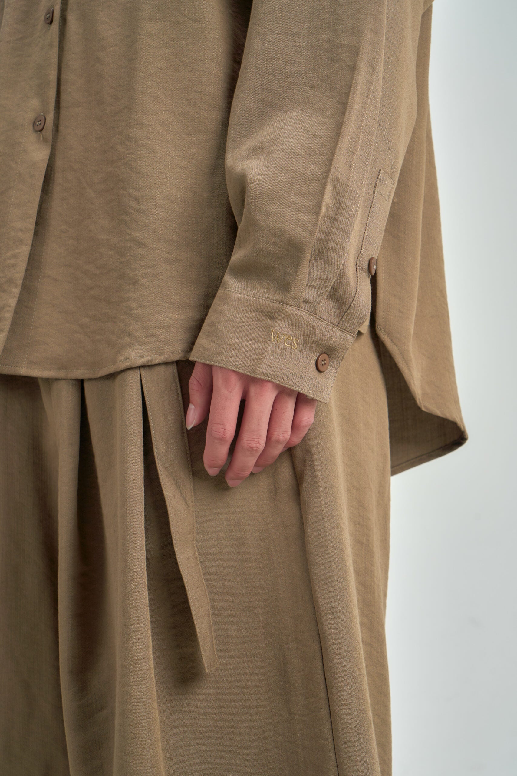 Gender Neutral Oversized Arm Long Sleeve Blouse (Tea) - BEV C multi label store
