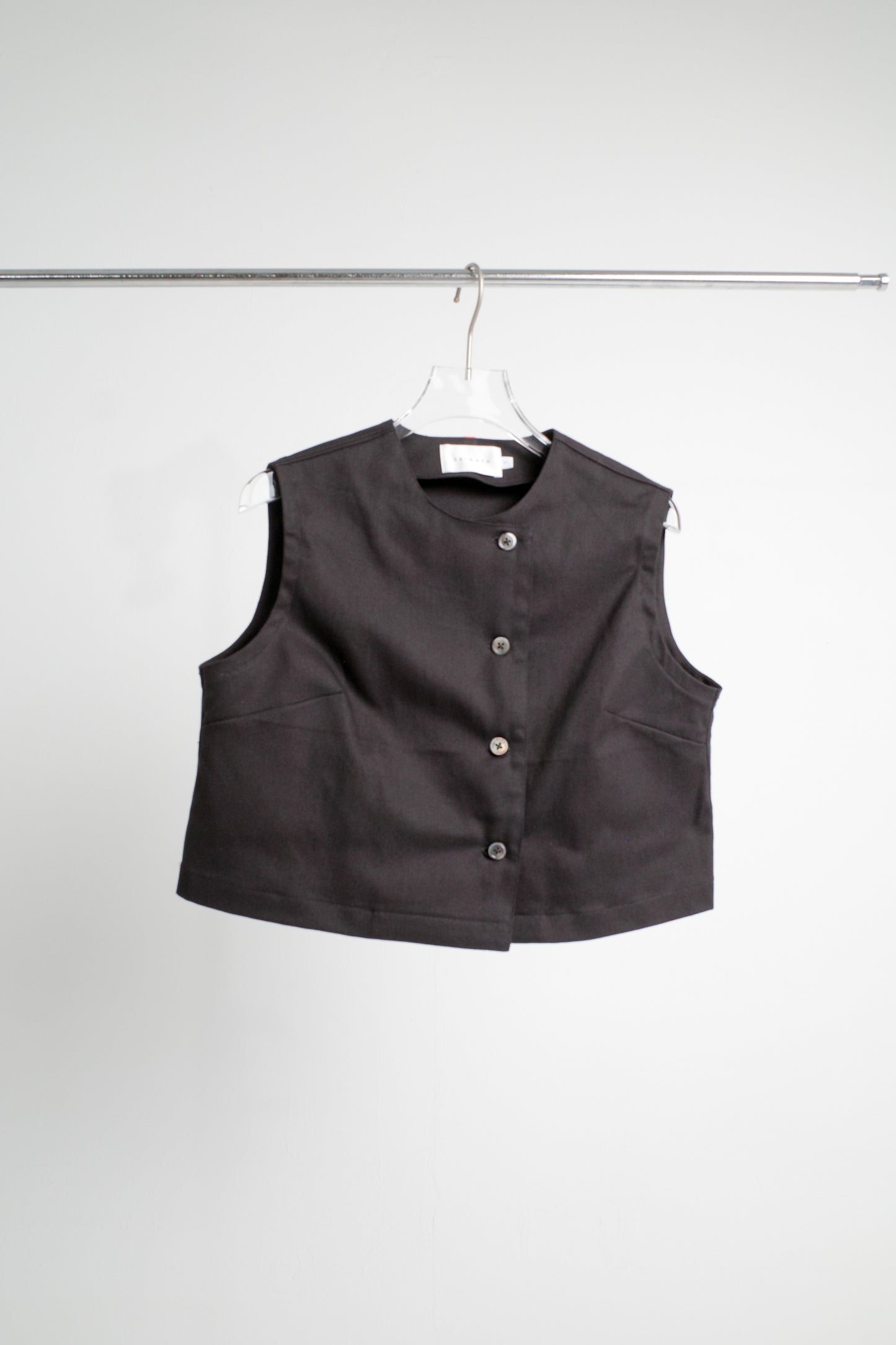 NIKO VEST IN BLACK - BEV C multi label store