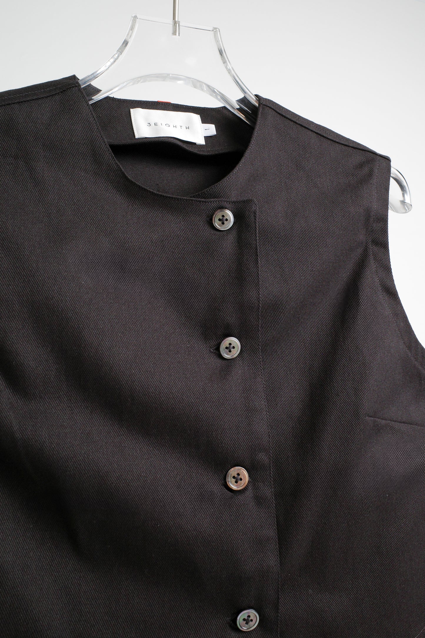 NIKO VEST IN BLACK - BEV C multi label store