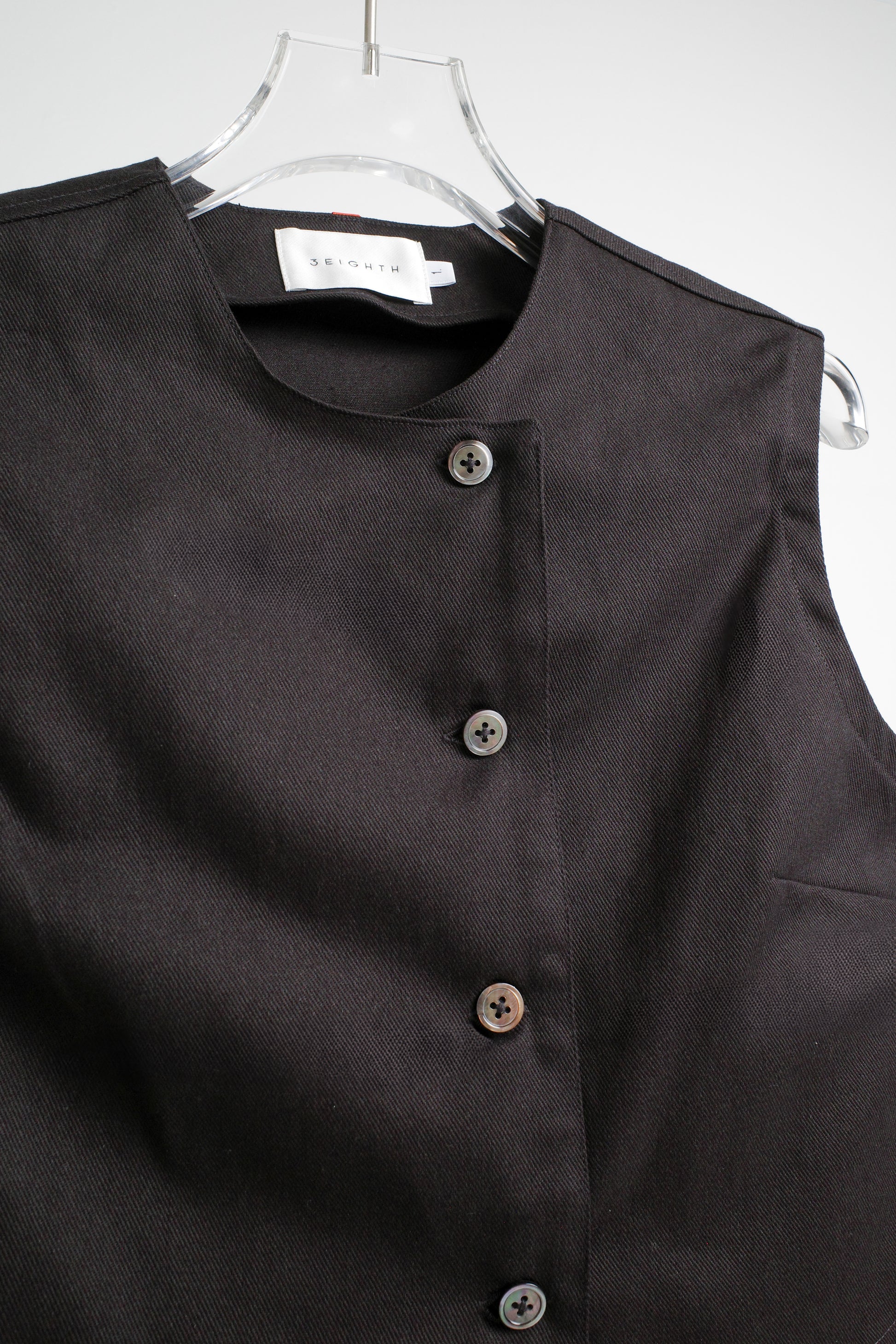 NIKO VEST IN BLACK - BEV C multi label store