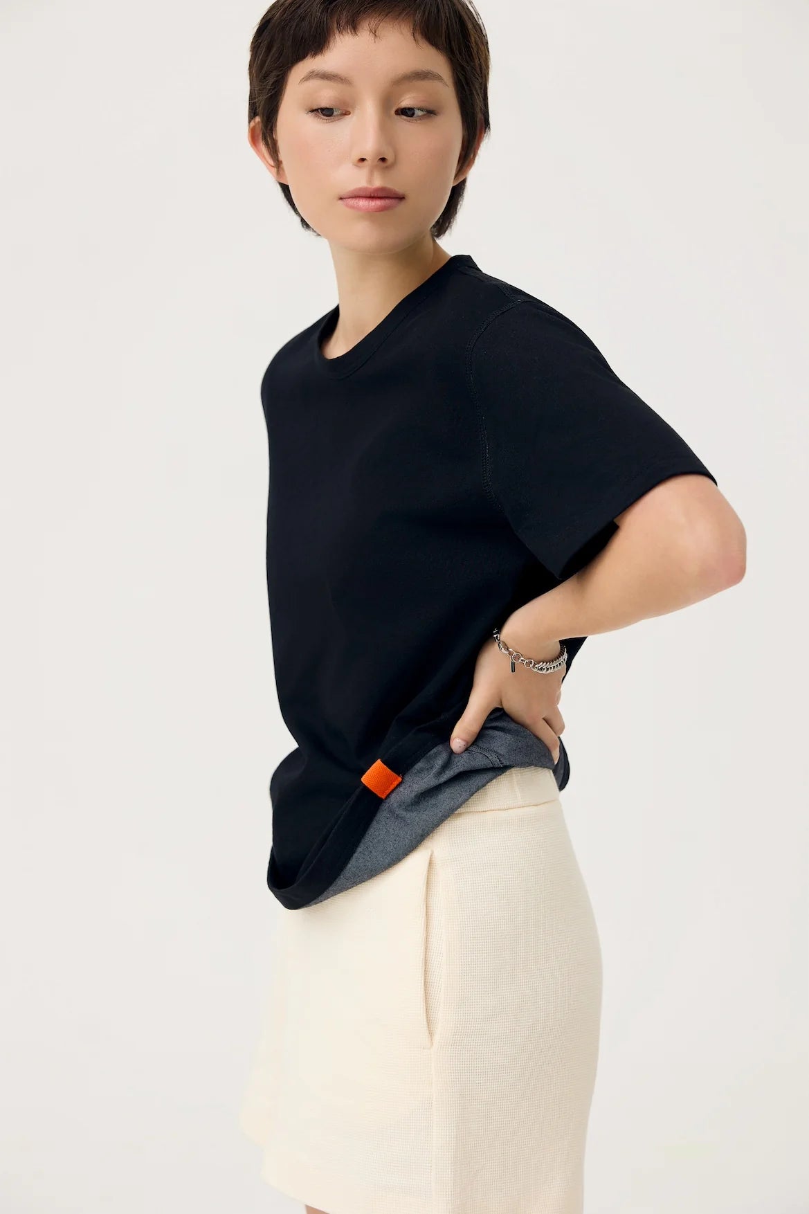 EVERYDAY REVERSIBLE TEE IN BLACK & STEEL GREY - BEV C multi label store