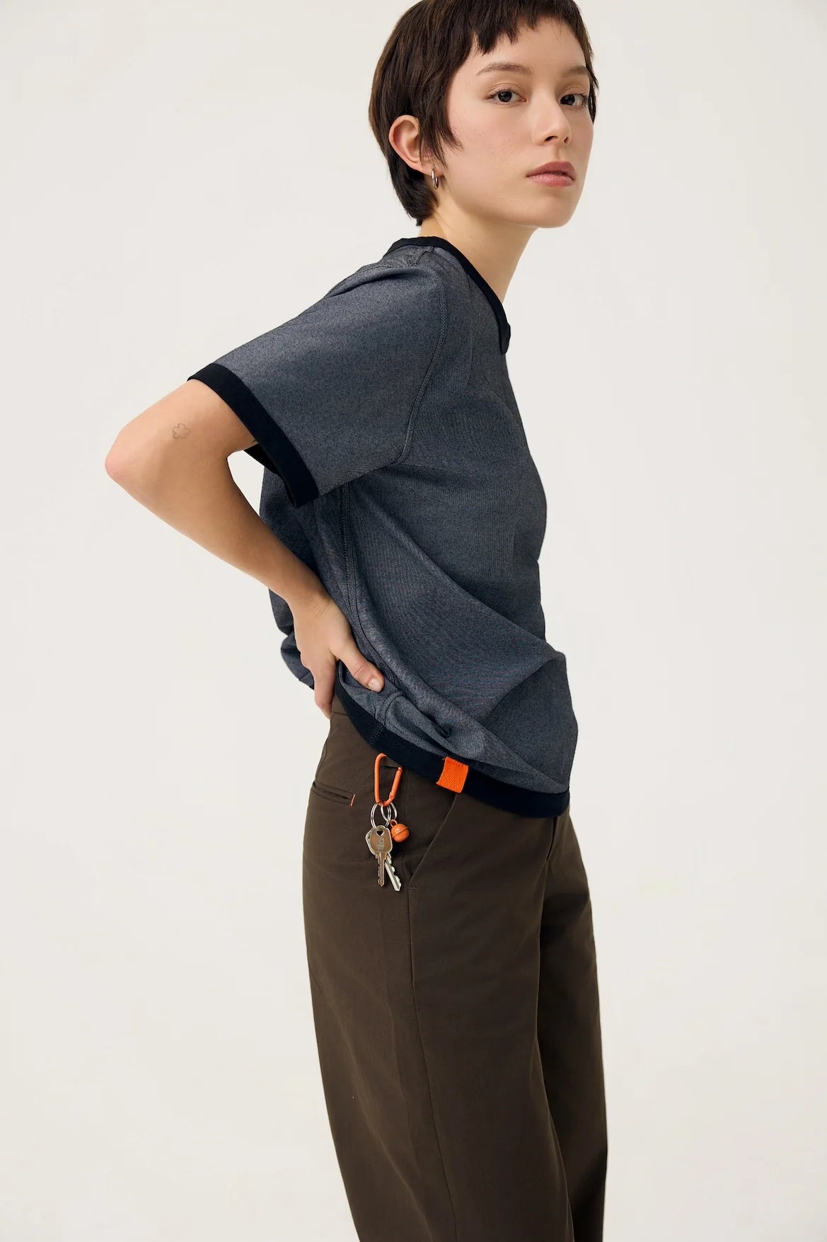 EVERYDAY REVERSIBLE TEE IN BLACK & STEEL GREY - BEV C multi label store