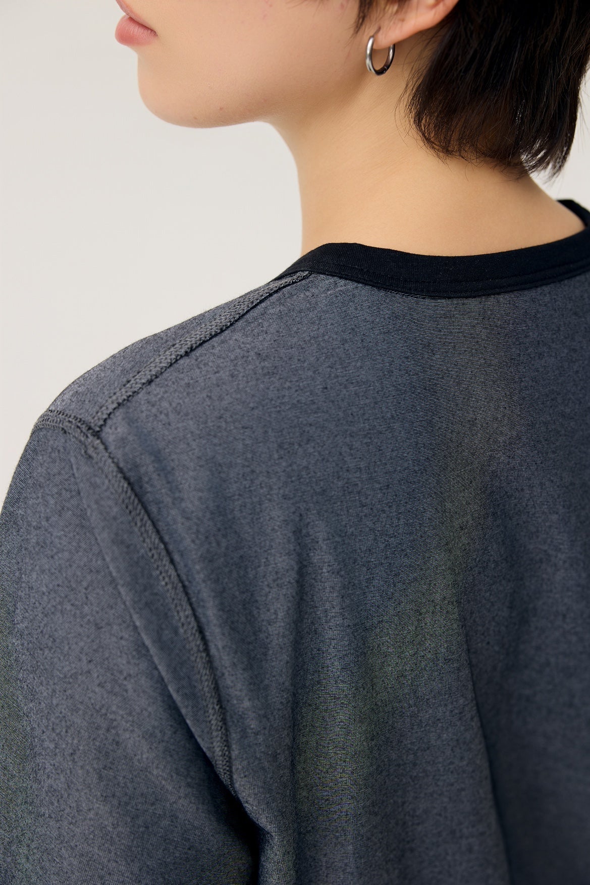 EVERYDAY REVERSIBLE TEE IN BLACK & STEEL GREY - BEV C multi label store