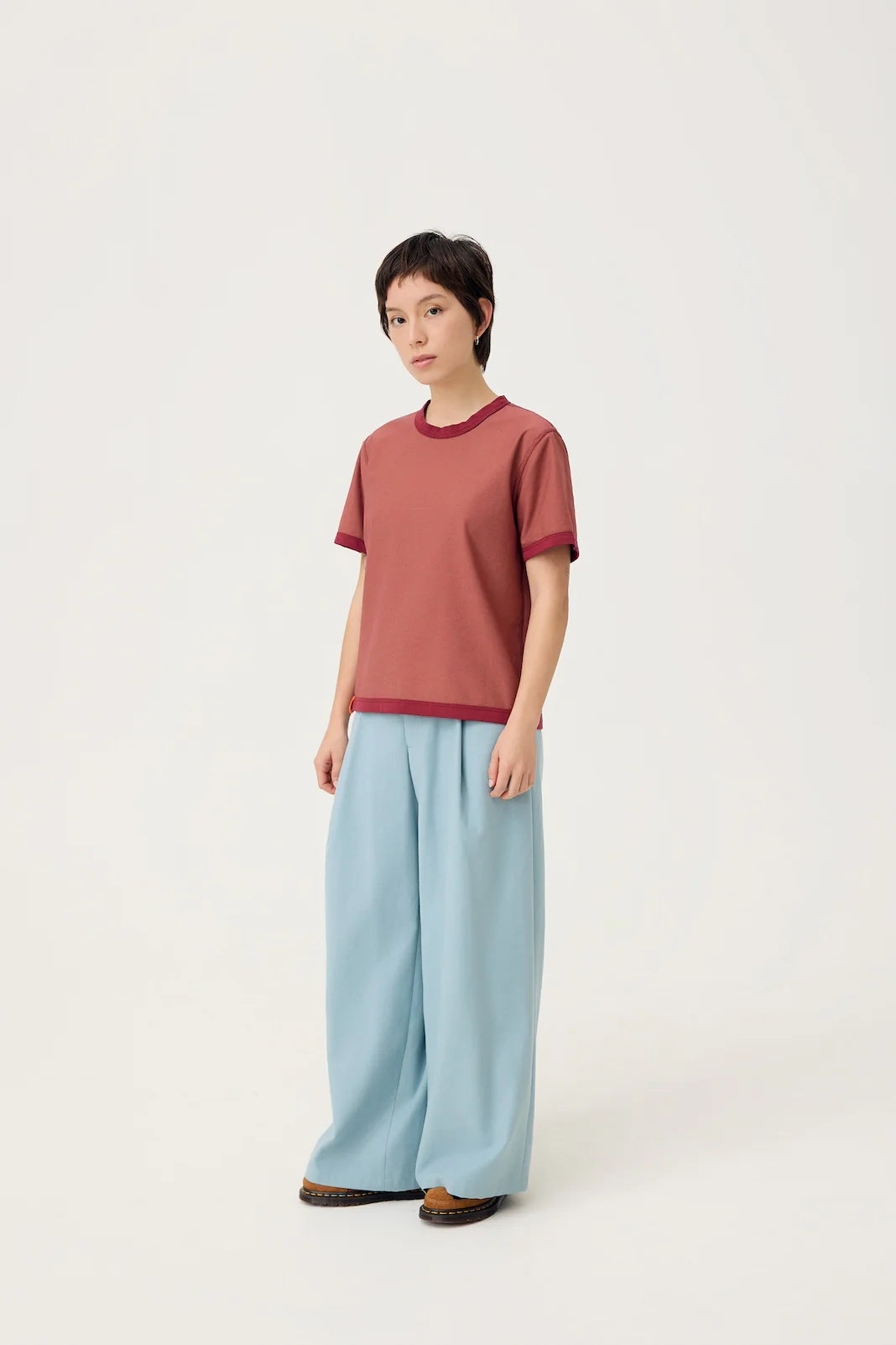 EVERYDAY REVERSIBLE TEE IN BURGUNDY & SAPPANWOOD