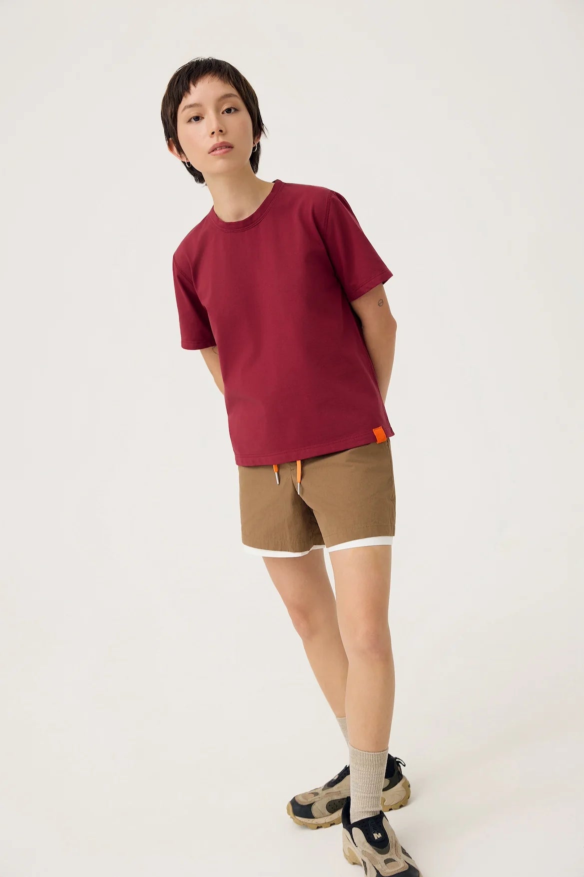 EVERYDAY REVERSIBLE TEE IN BURGUNDY & SAPPANWOOD