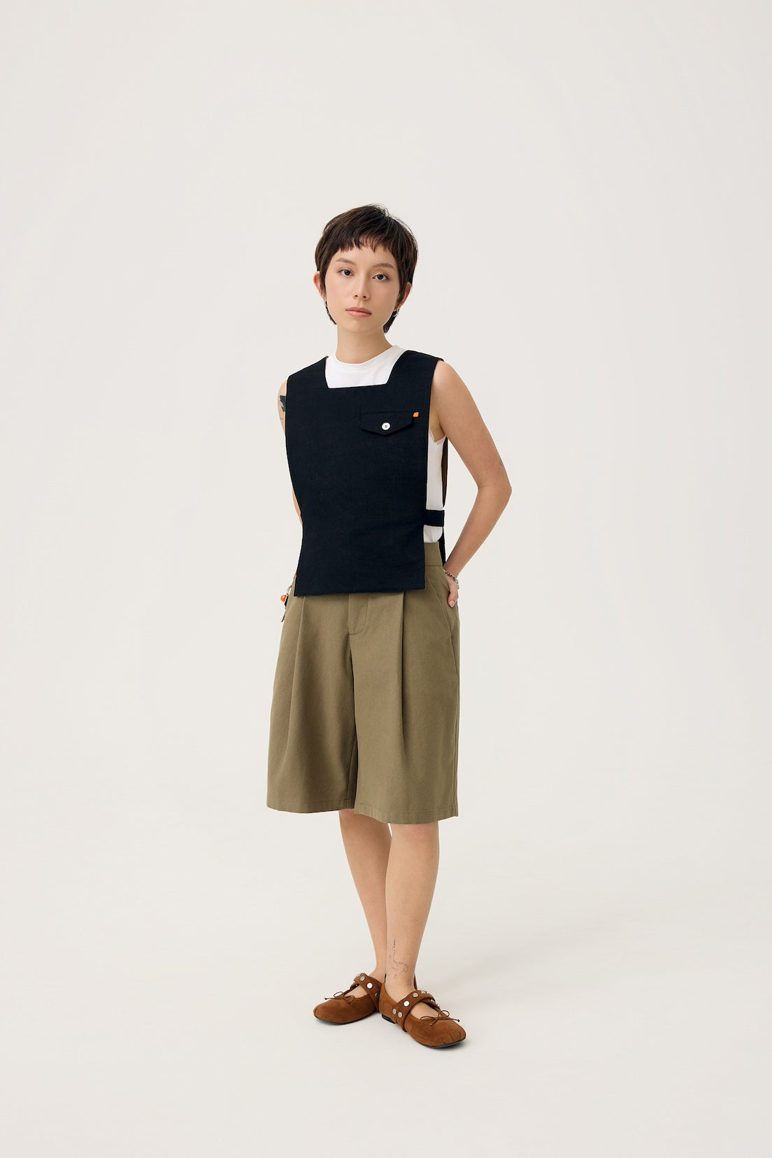 GYAKU 2-WAY REVERSIBLE VEST IN BLACK & CARAMEL - BEV C multi label store