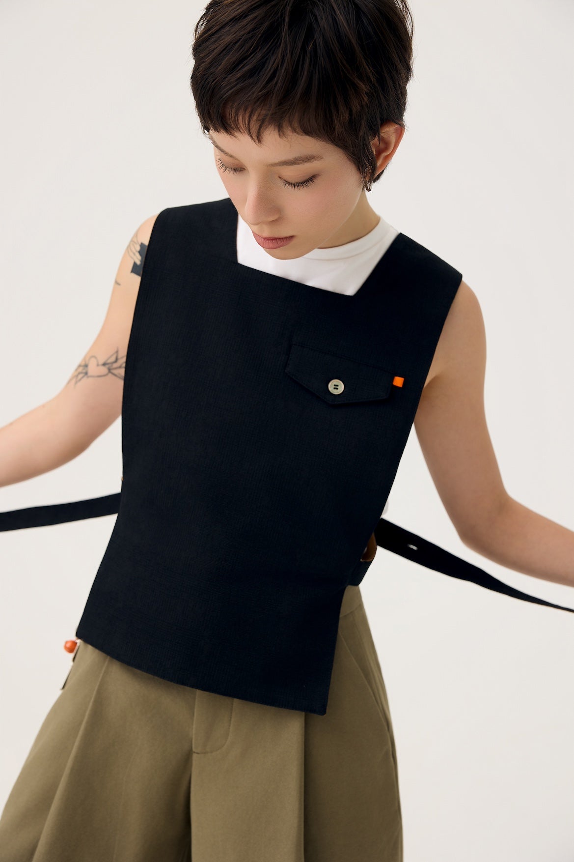 GYAKU 2-WAY REVERSIBLE VEST IN BLACK & CARAMEL - BEV C multi label store