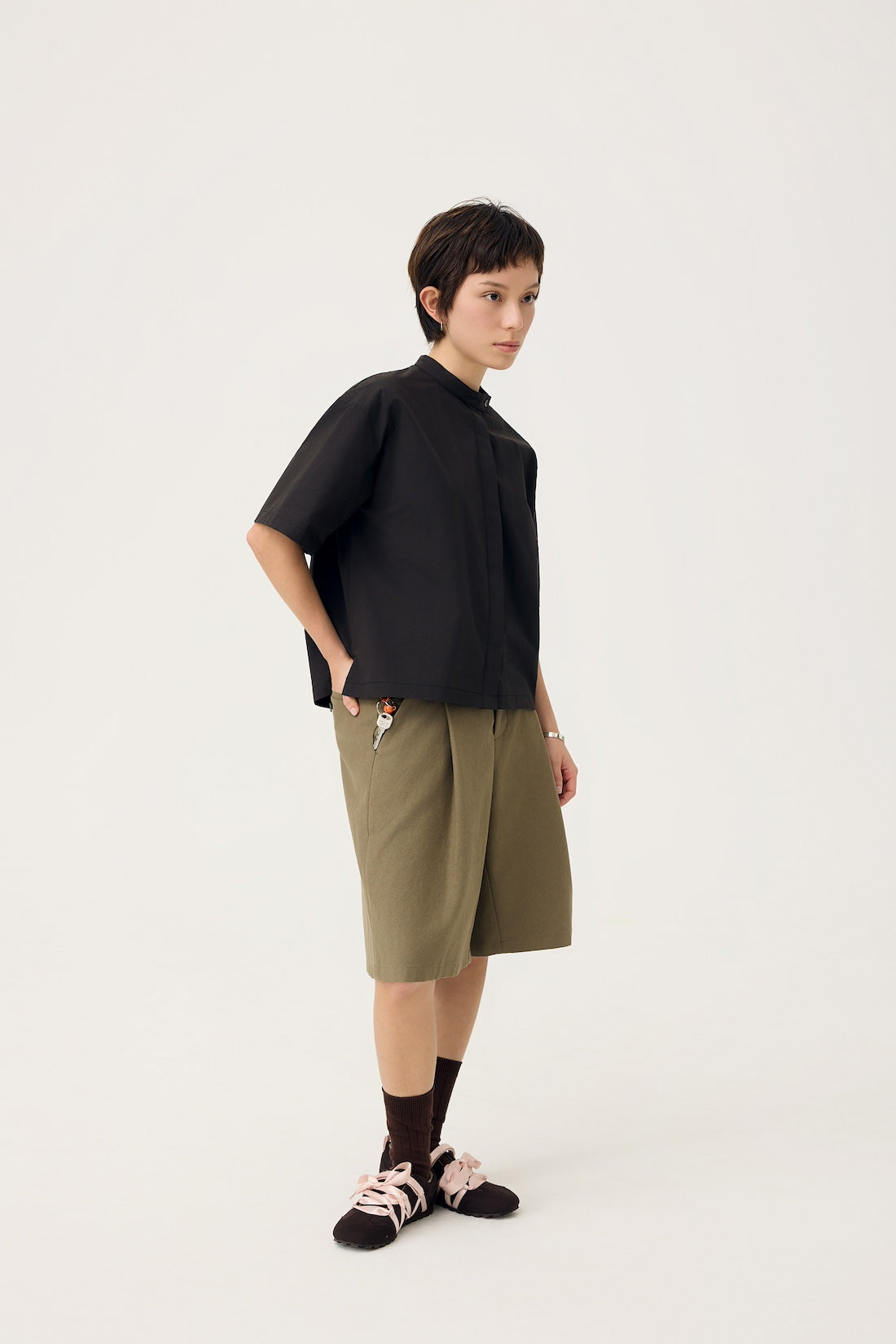 UTSURO CROP SHIRT IN TONER BLACK - BEV C multi label store
