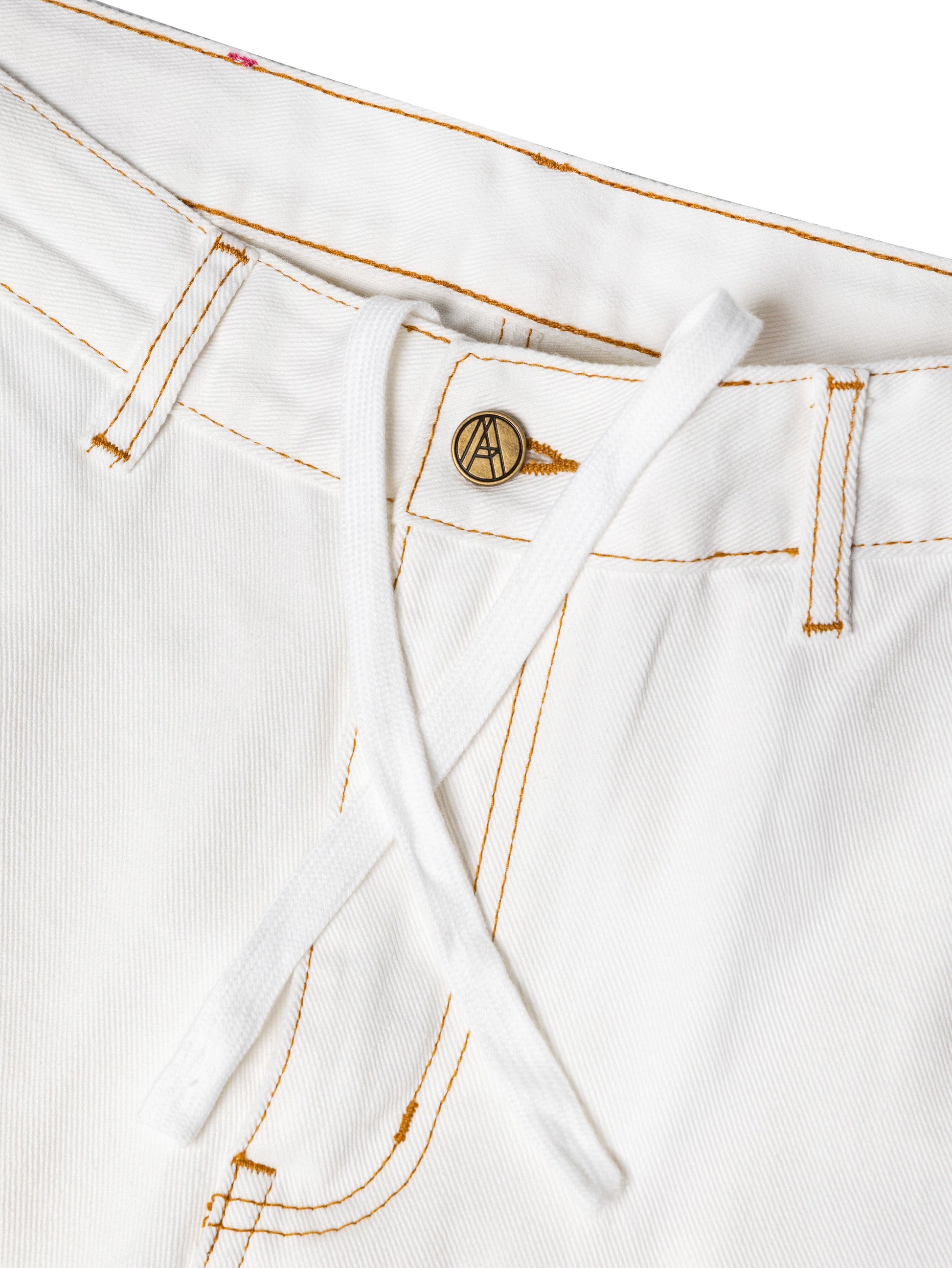 D. KNEE MONEY SHORTS WHITE - BEV C multi label store