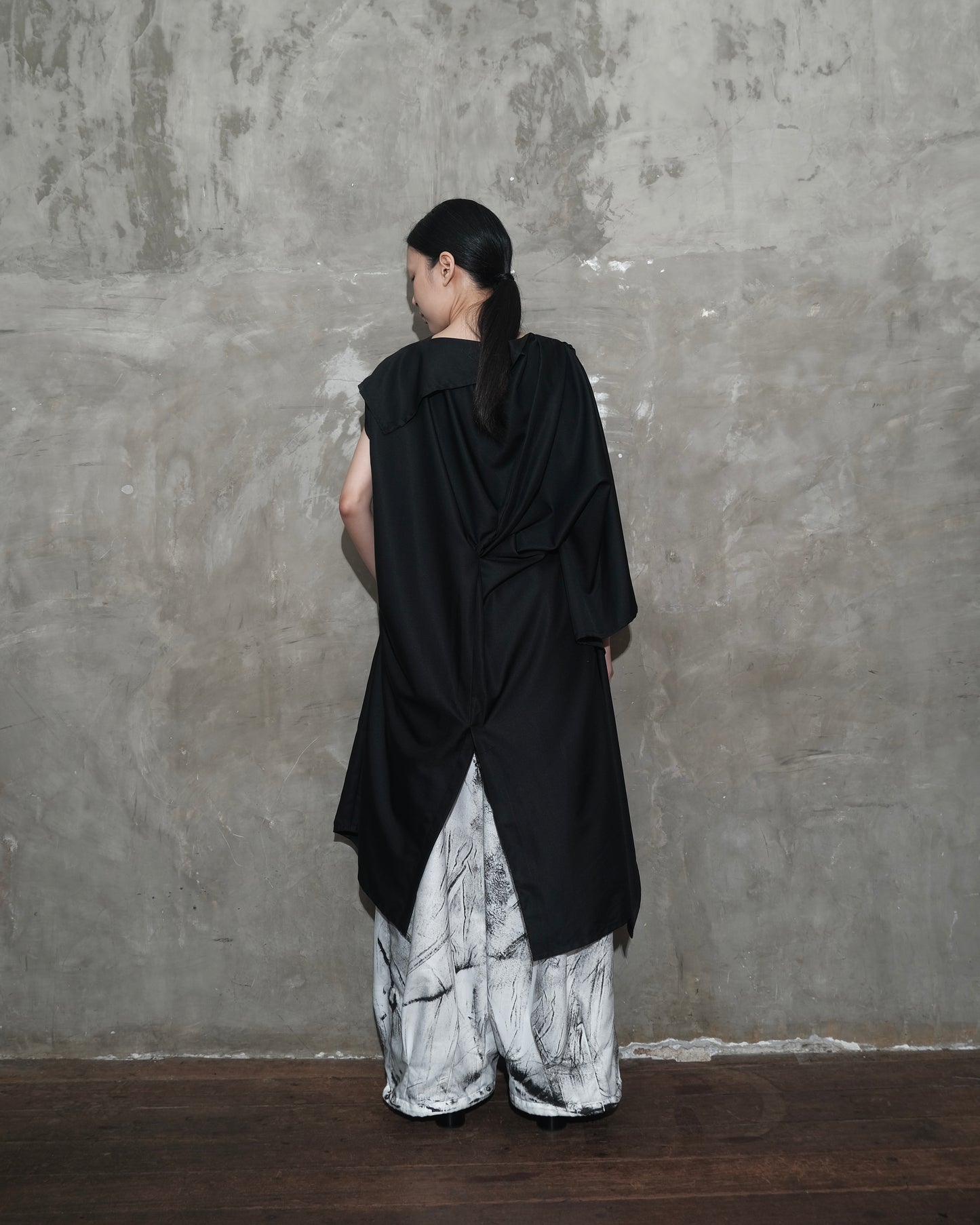 Kelawar Draped in Black - BEV C multi label store
