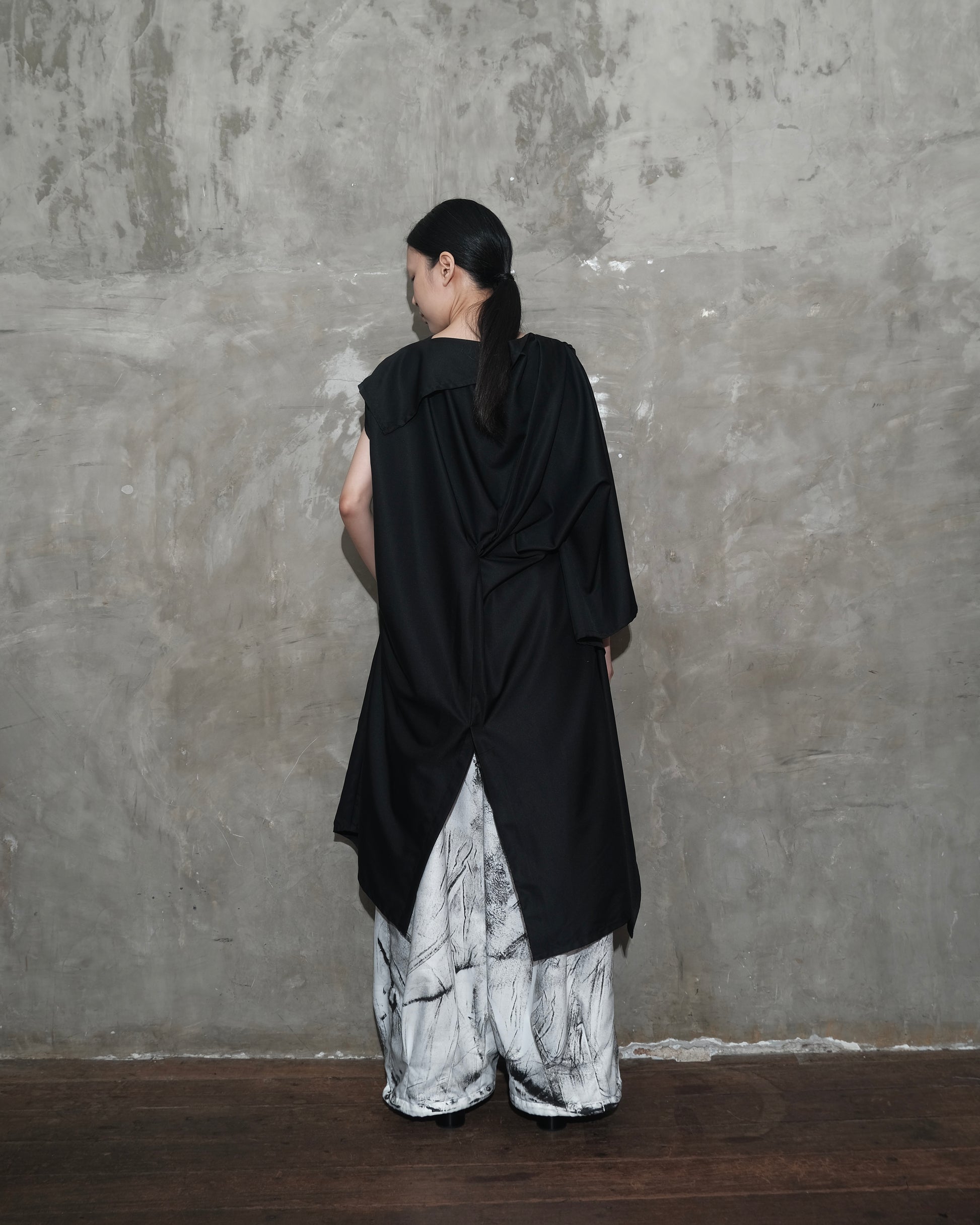 Kelawar Draped in Black - BEV C multi label store