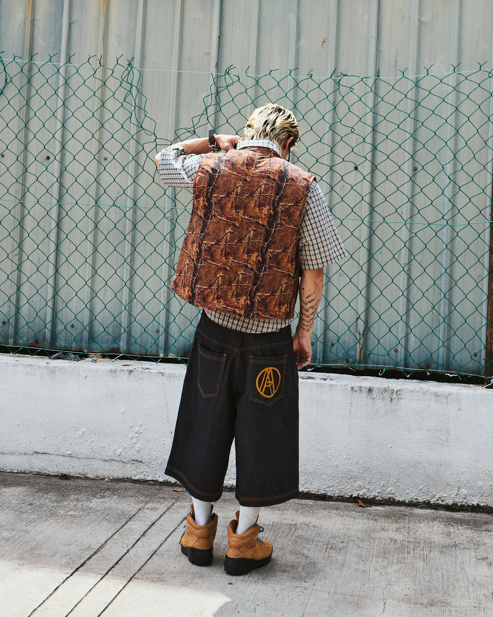 OVERLAP RAW SHORTS - BEV C multi label store