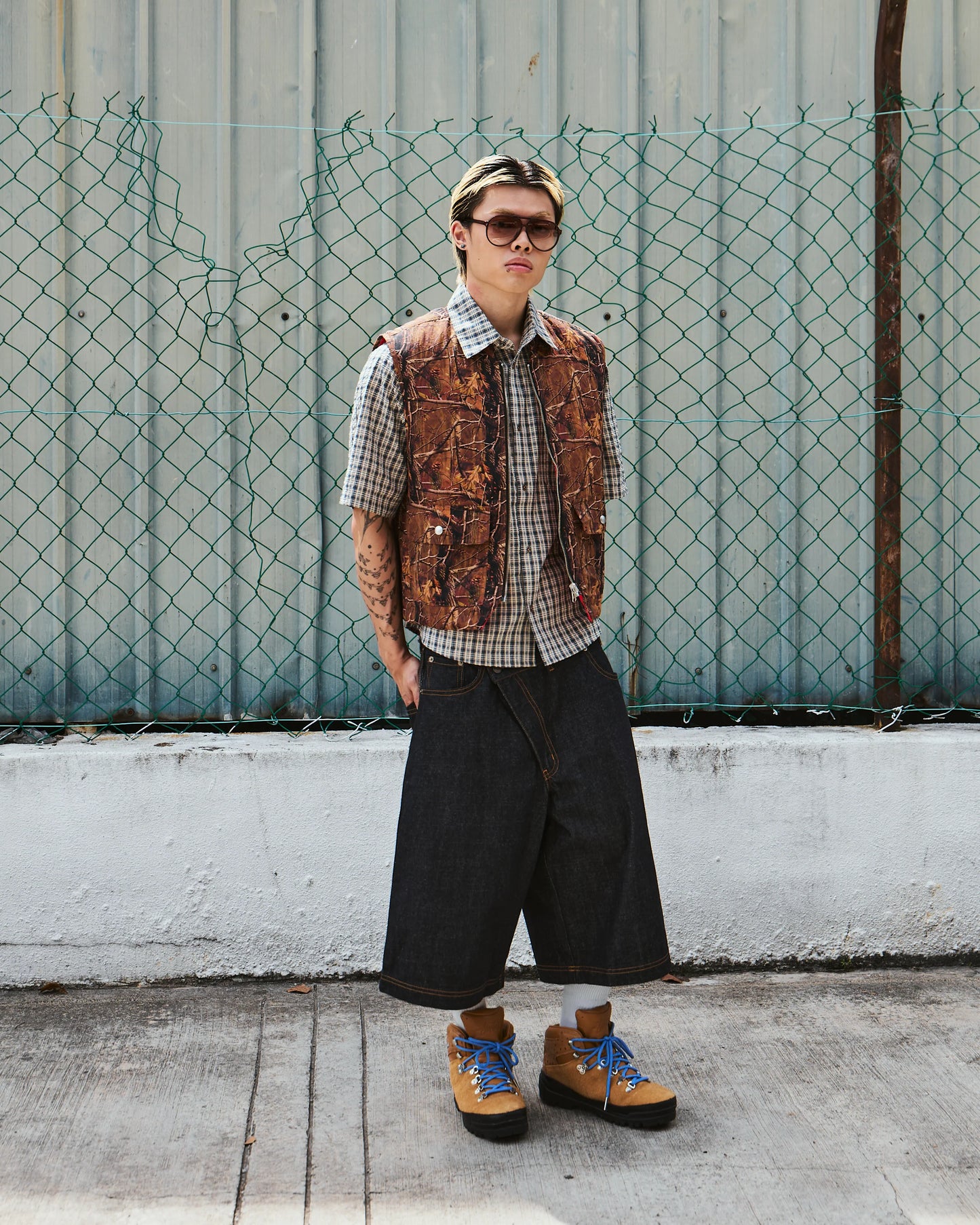OVERLAP RAW SHORTS - BEV C multi label store