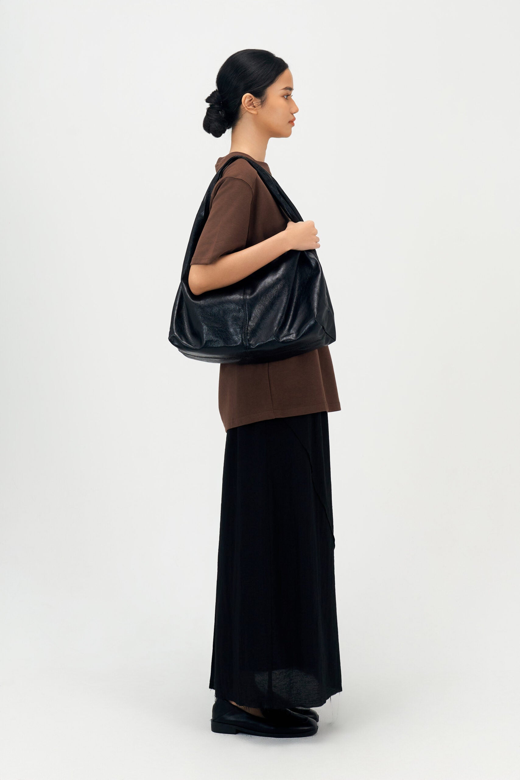 Triangle Leather Tote (Black) - BEV C multi label store