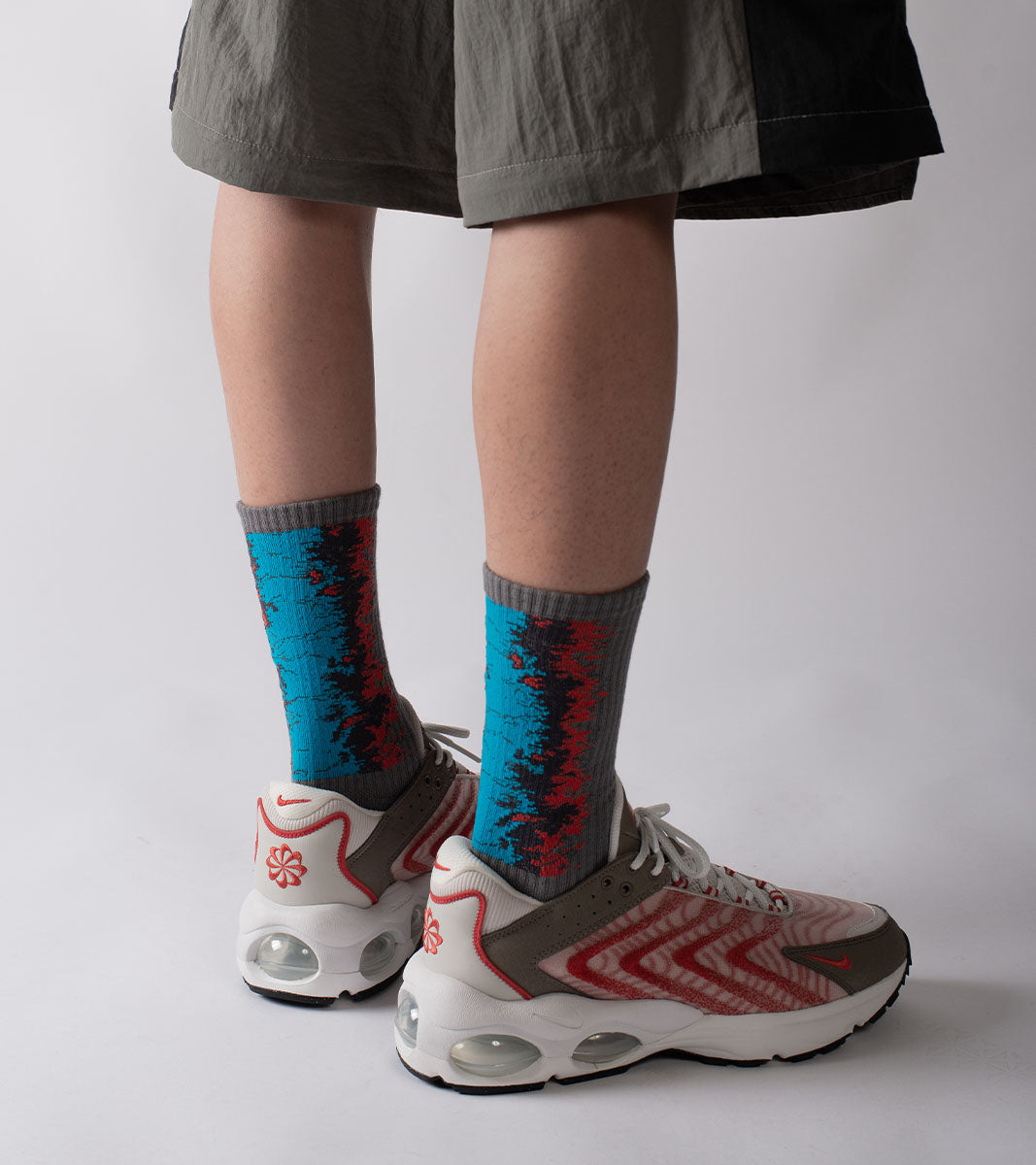 LANDING Midcalf socks - Gradient Red - BEV C multi label store