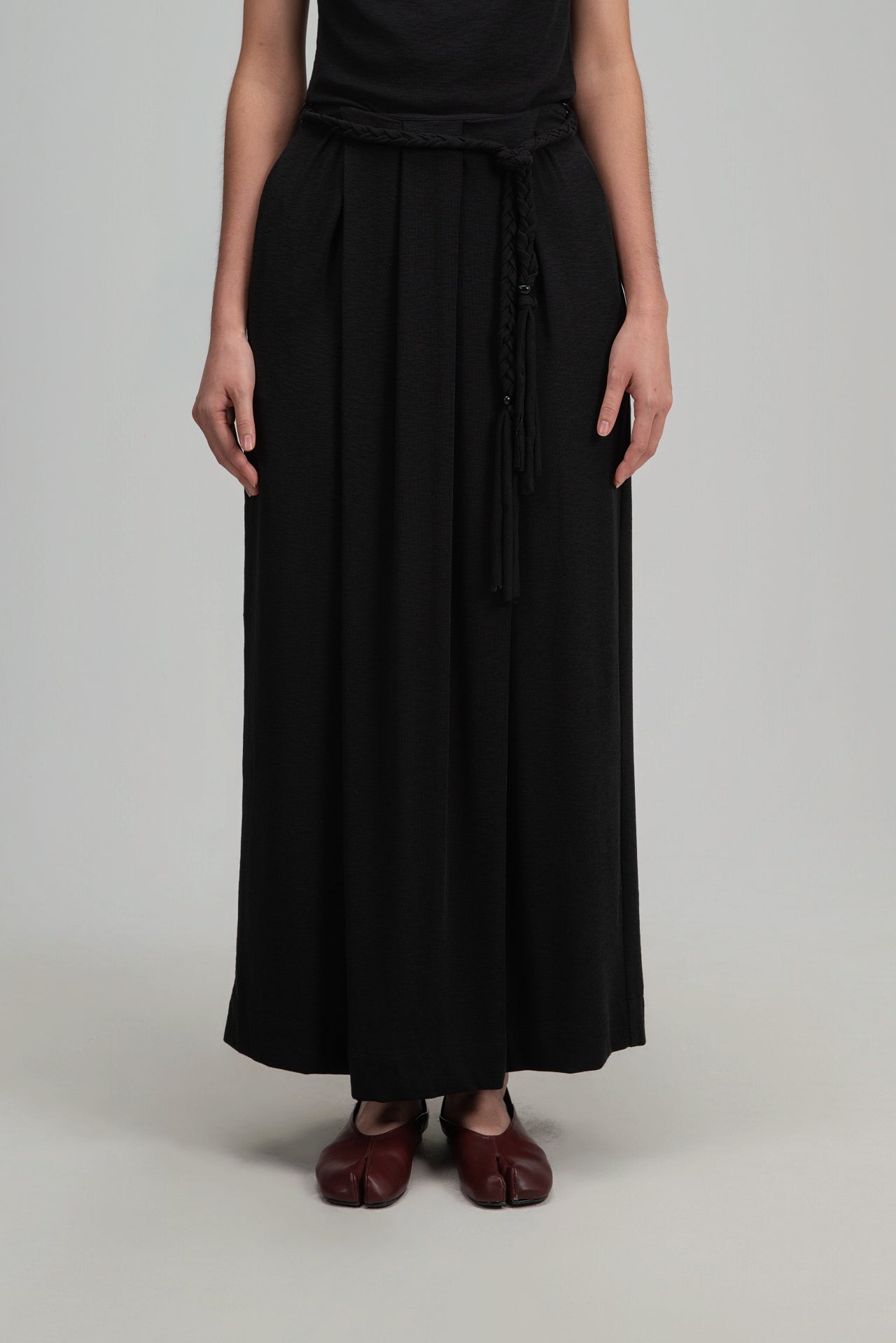 Snow Knit Pleated Cocoon Skirt w/ Braided Belt (Black) - BEV C multi label store