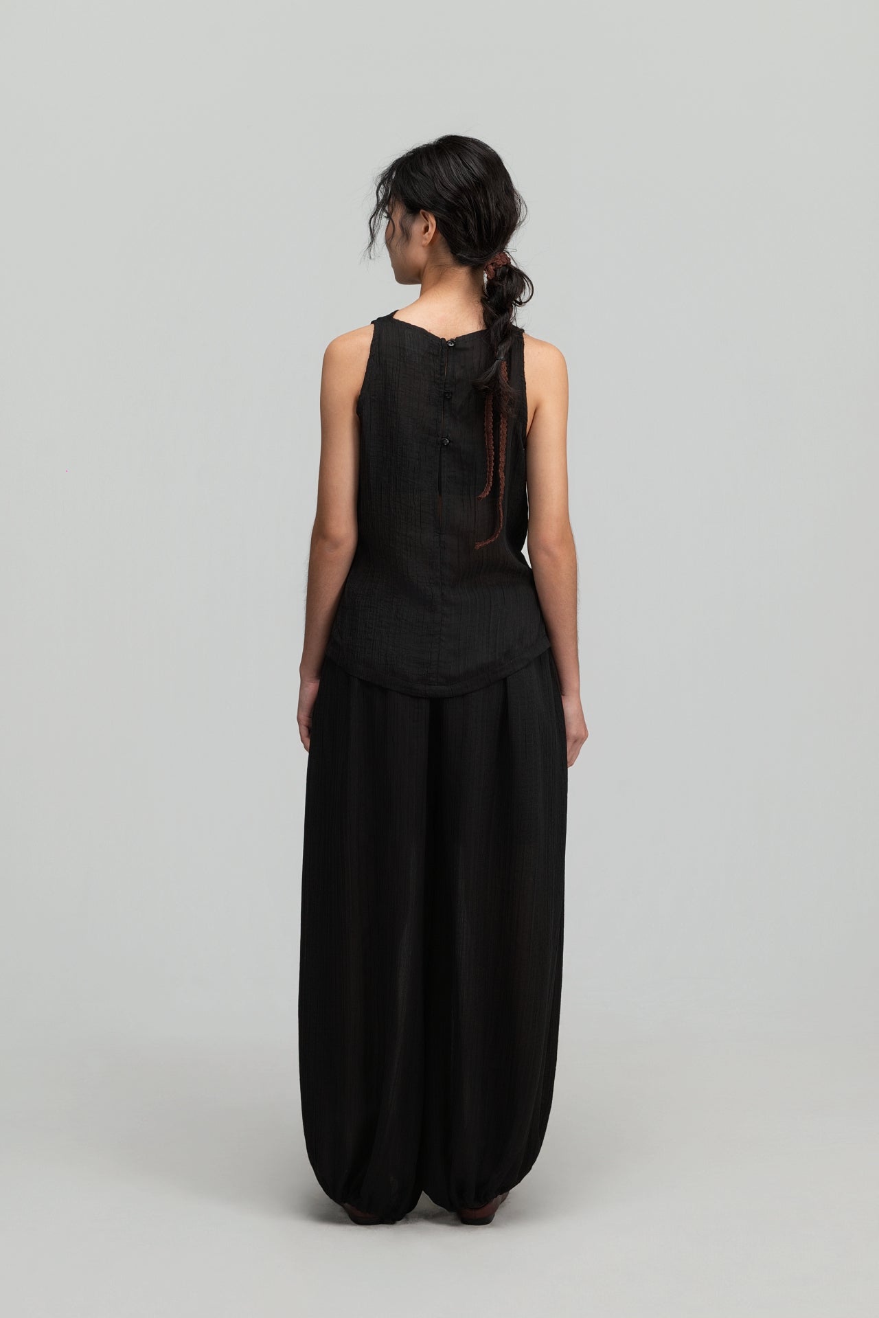 Soft Drape Neck Tank Top (Black) - BEV C multi label store