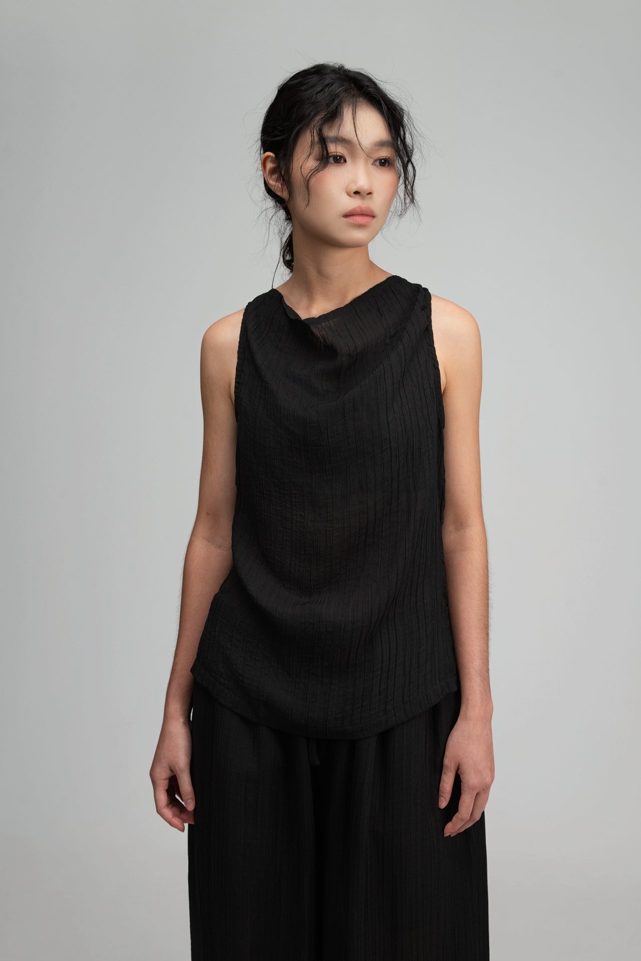 Soft Drape Neck Tank Top (Black) - BEV C multi label store