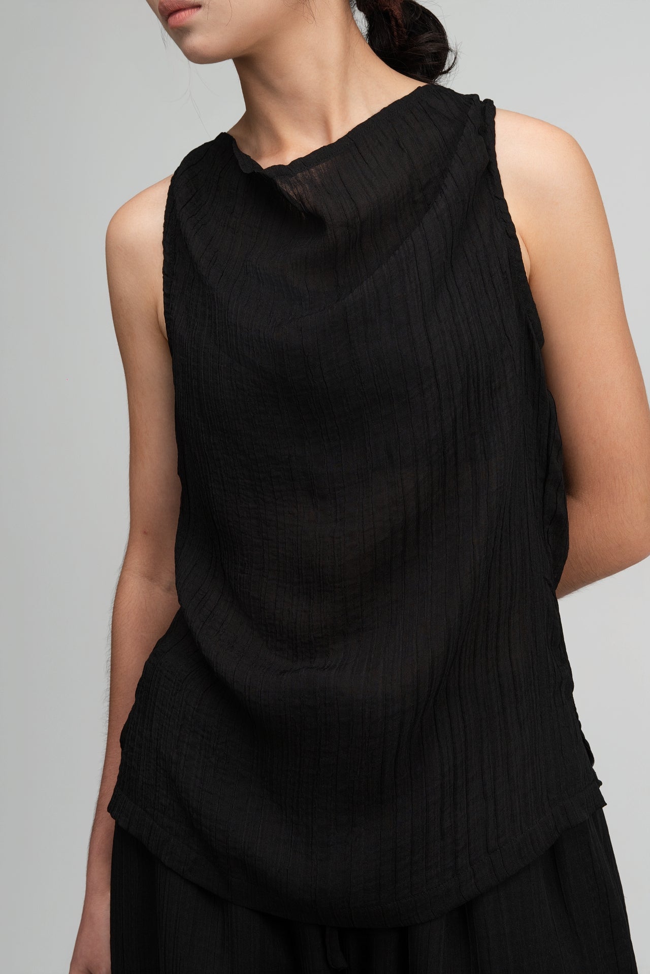Soft Drape Neck Tank Top (Black) - BEV C multi label store