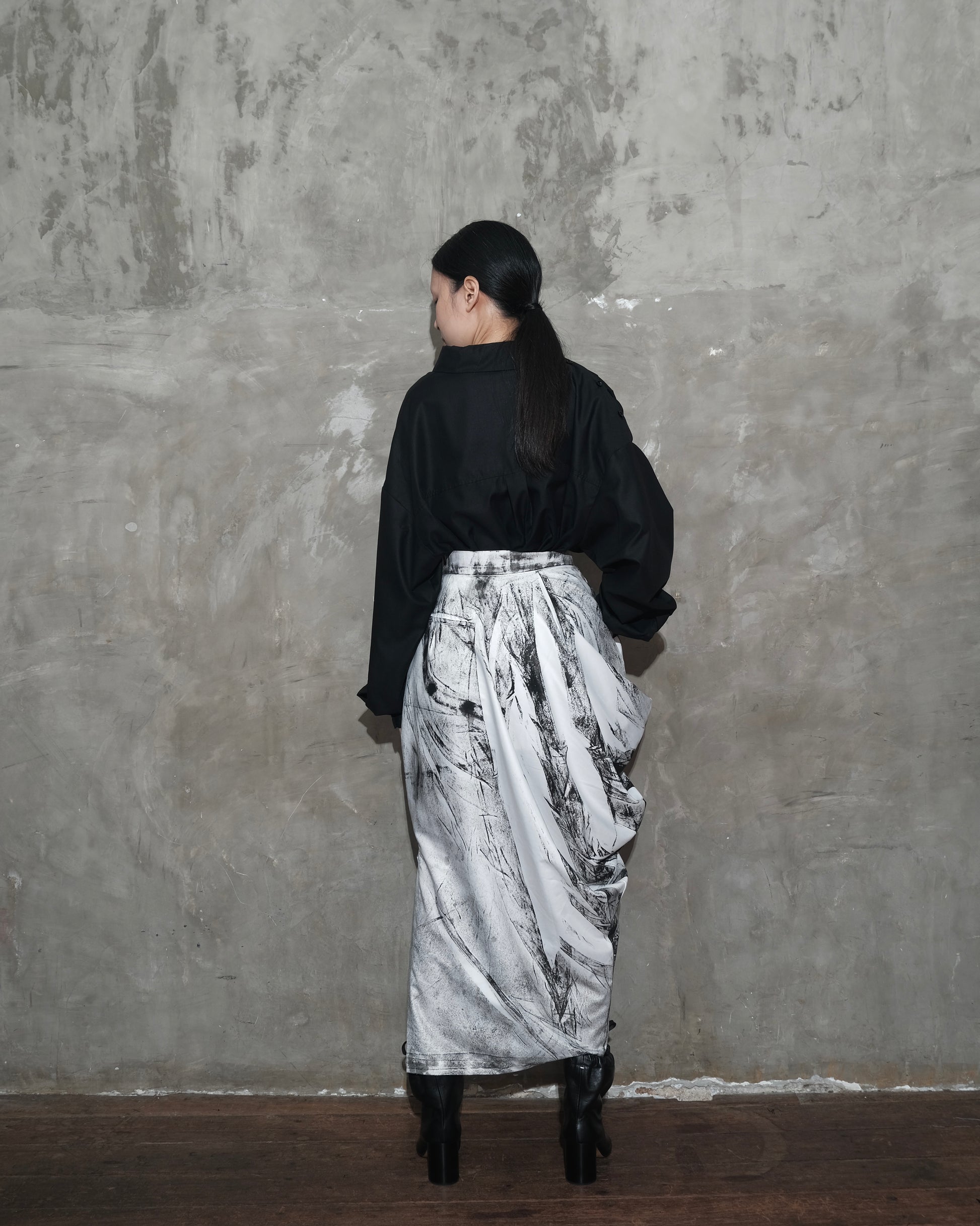 Slanted Collar Shirt in Black - BEV C multi label store