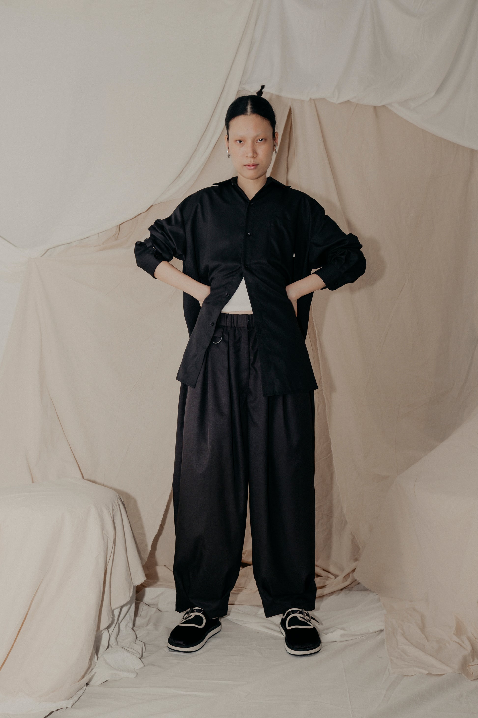Magnolia Giant Collar Shirt in Black - BEV C multi label store