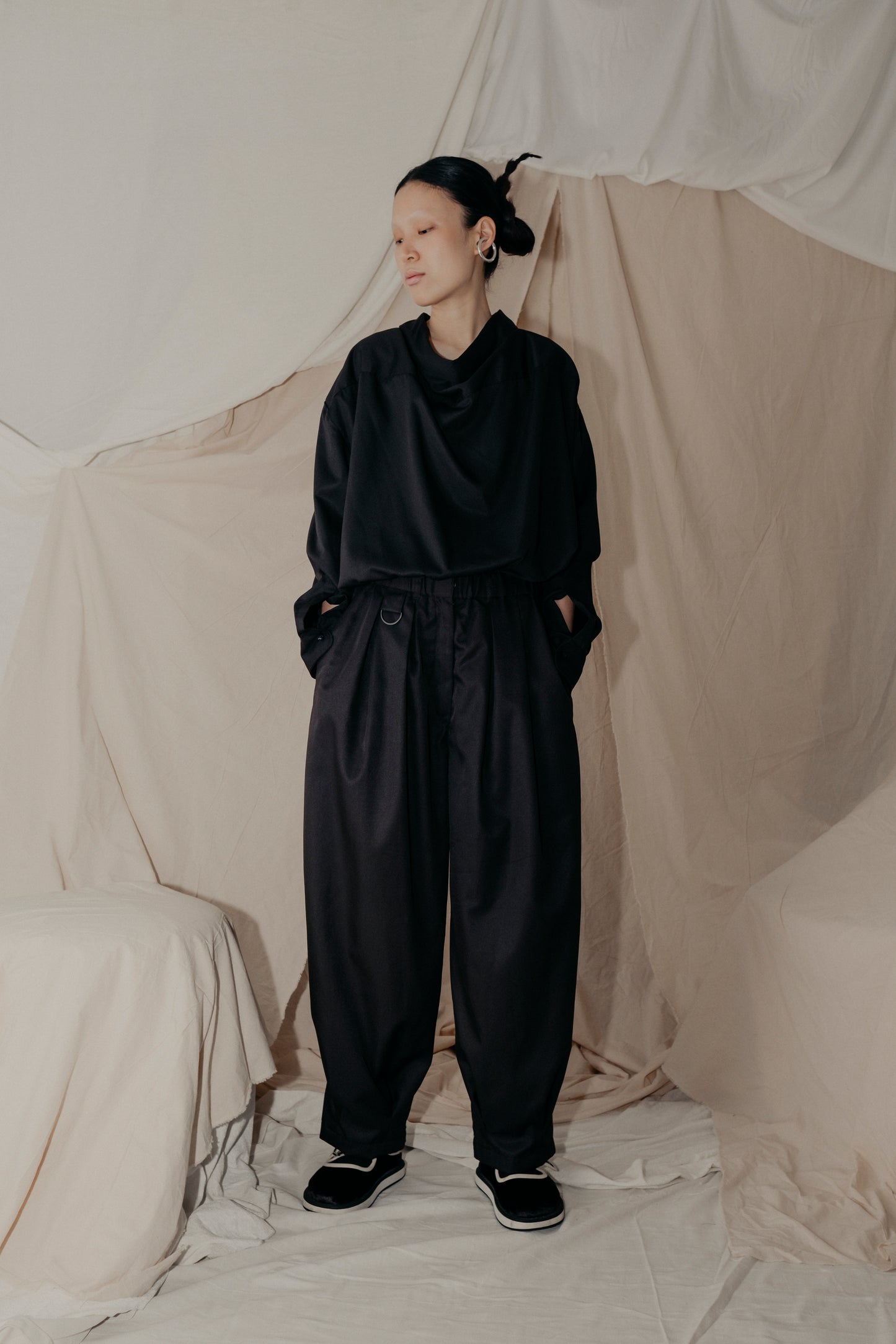 Magnolia Giant Collar Shirt in Black - BEV C multi label store
