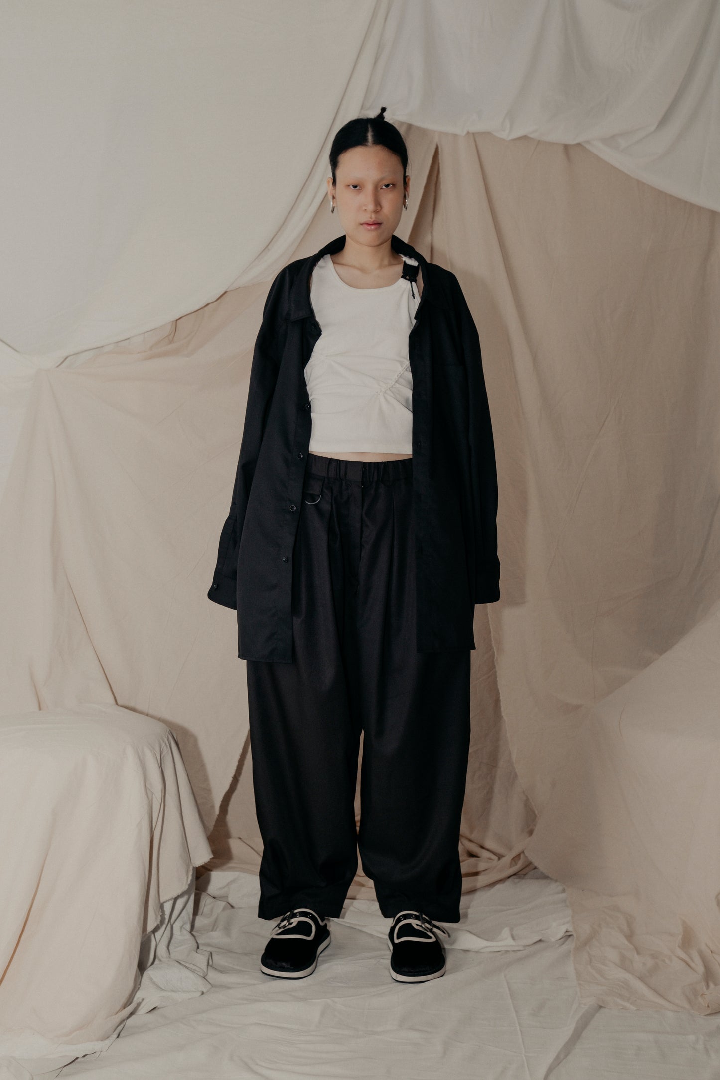 Magnolia Giant Collar Shirt in Black - BEV C multi label store