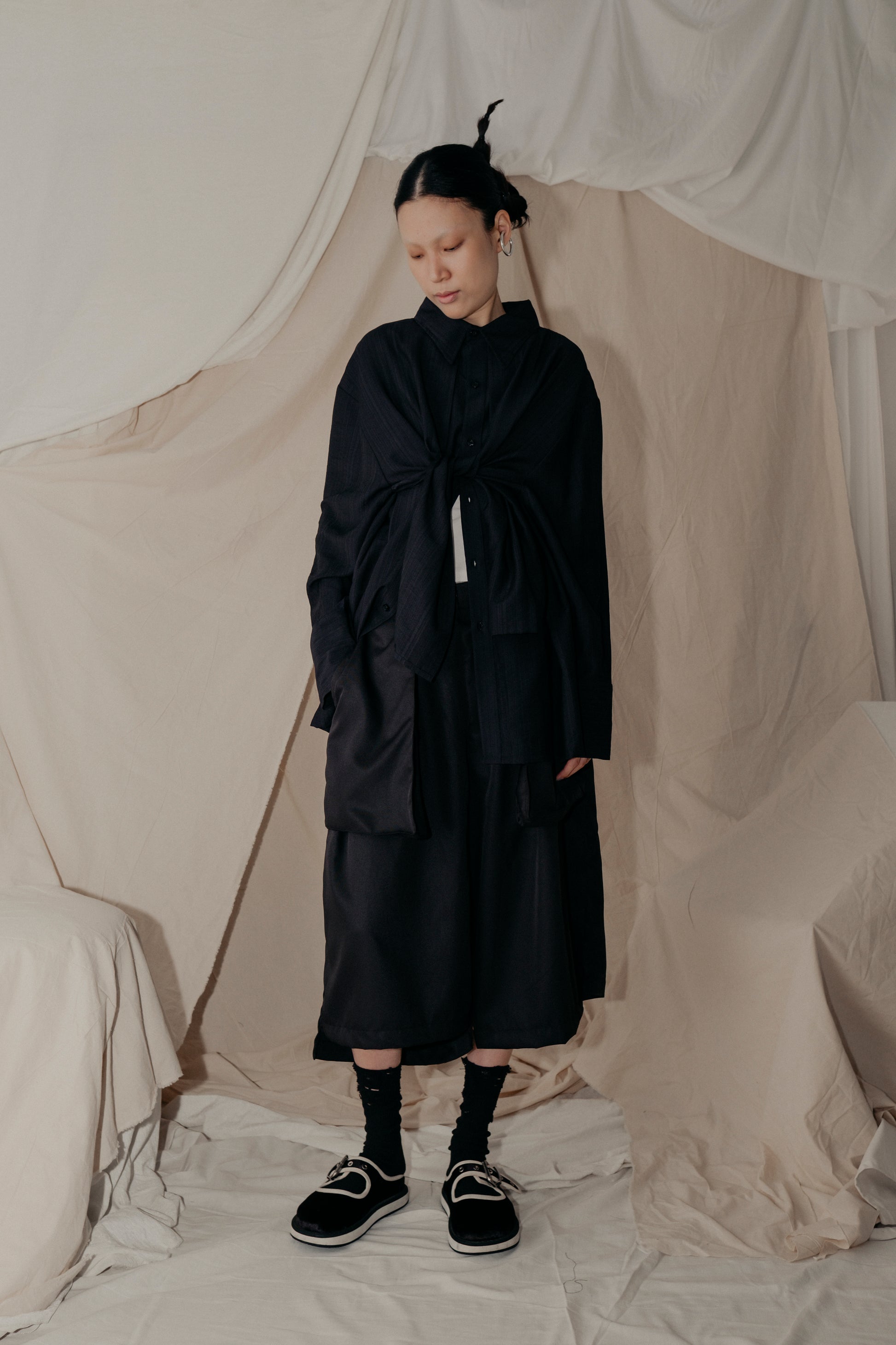 Everyday Shirt in Black - BEV C multi label store