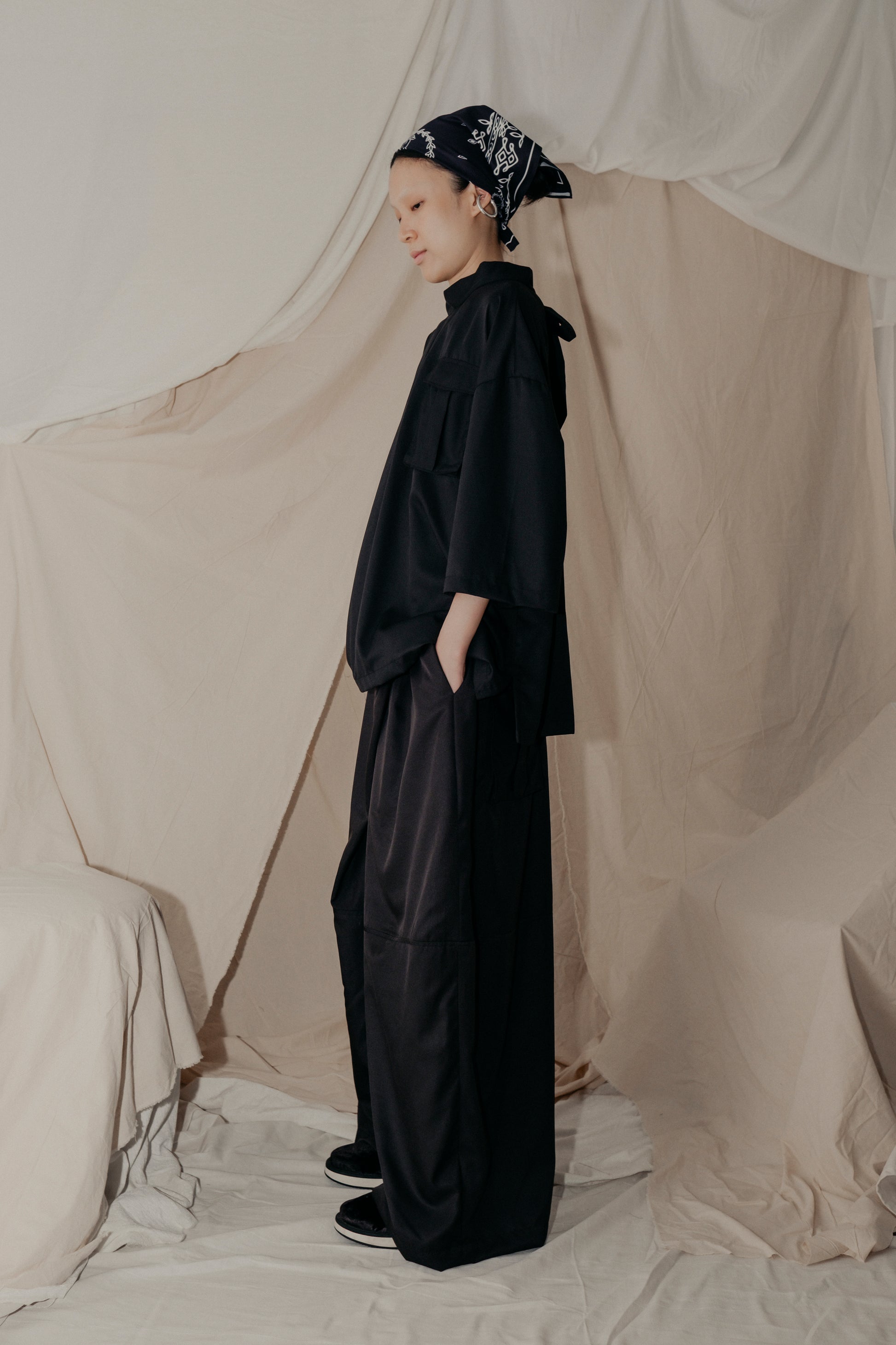 Bow Bow Box Shirt in Black - BEV C multi label store