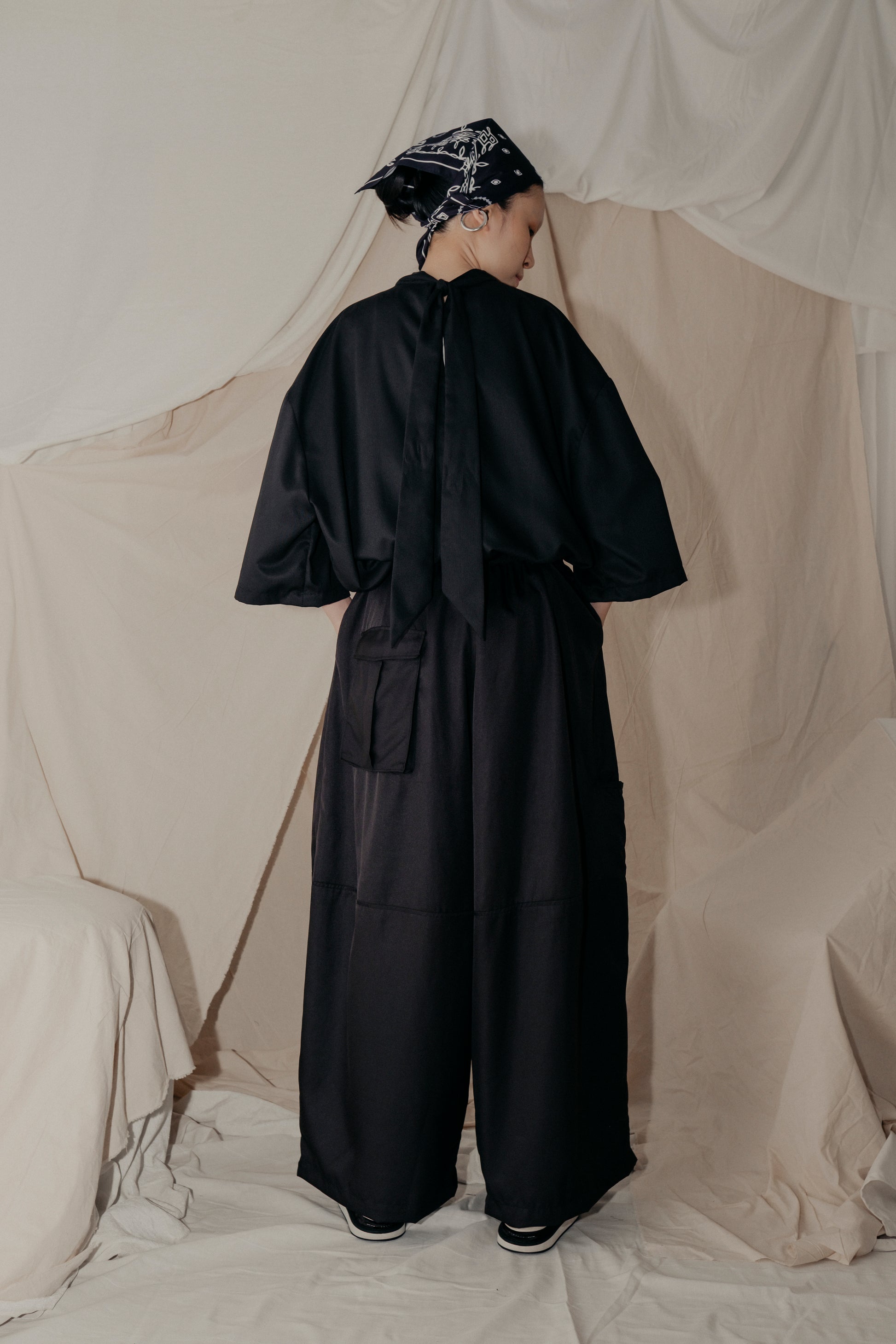 Bow Bow Box Shirt in Black - BEV C multi label store