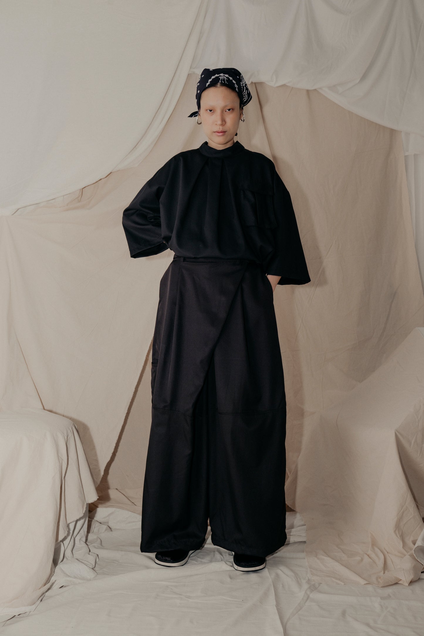 Bow Bow Box Shirt in Black - BEV C multi label store