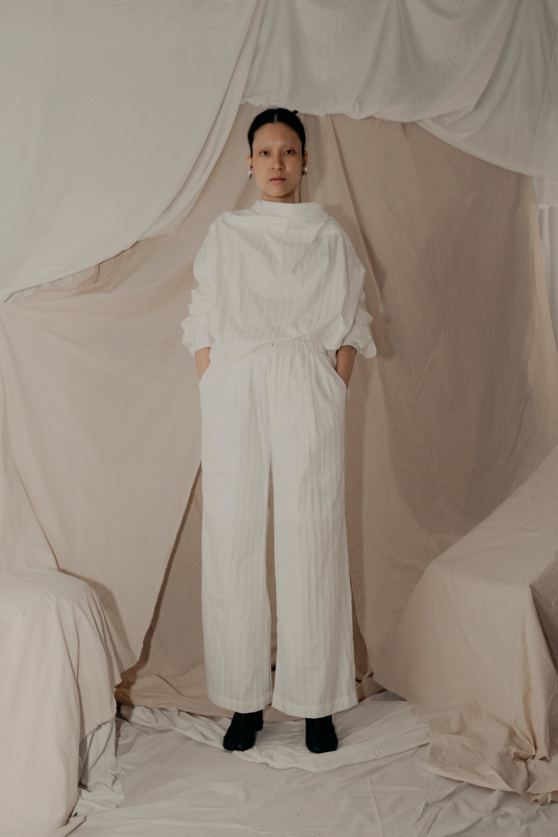 Magnolia Giant Collar Shirt in White Line - BEV C multi label store