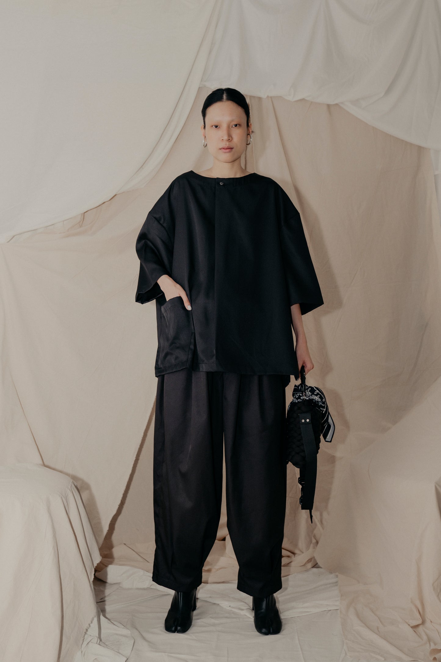 Holiday Season Shirt in Black - BEV C multi label store