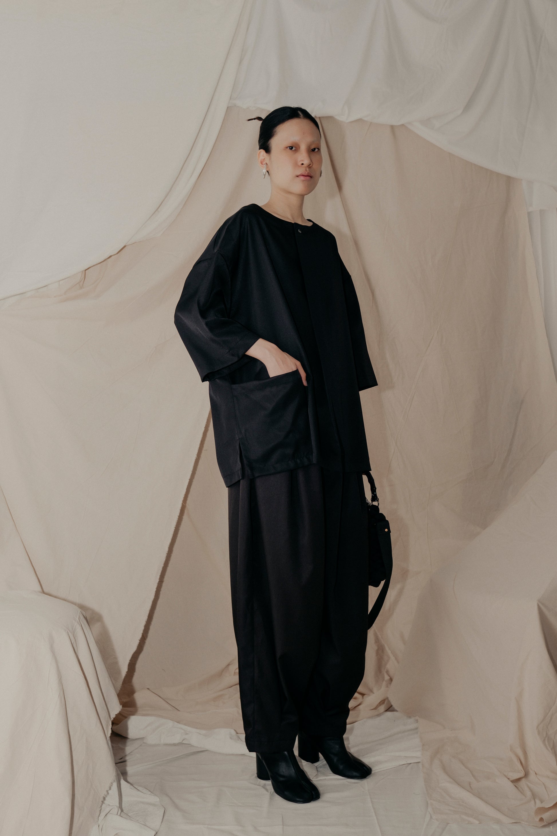 Holiday Season Shirt in Black - BEV C multi label store