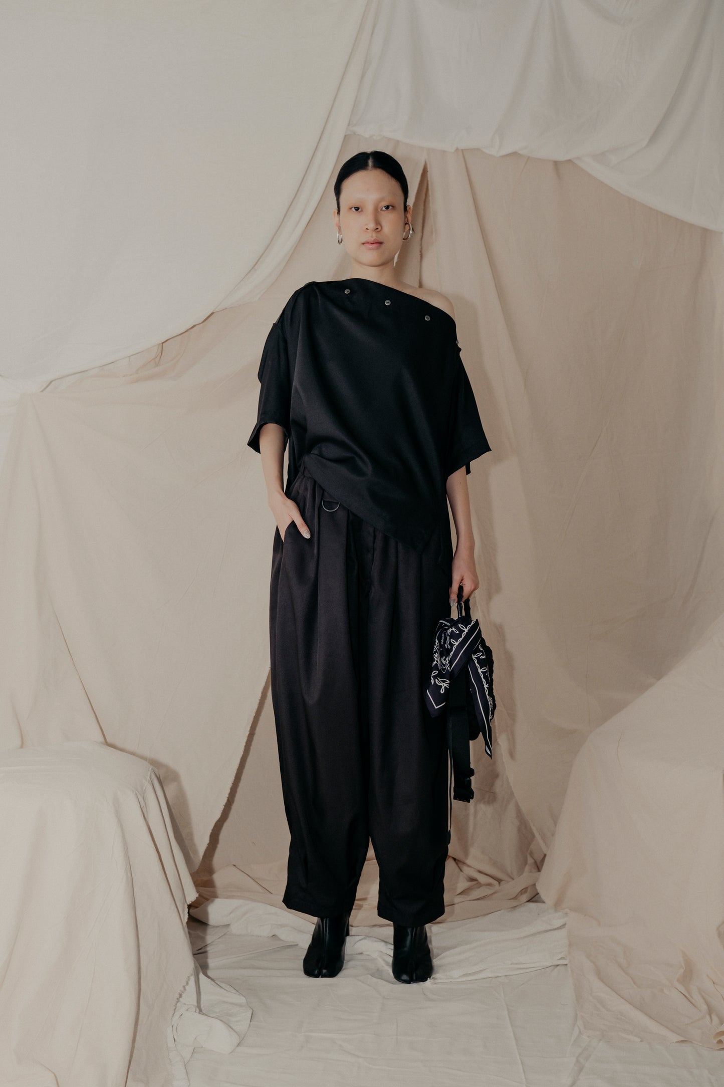 Holiday Season Shirt in Black - BEV C multi label store