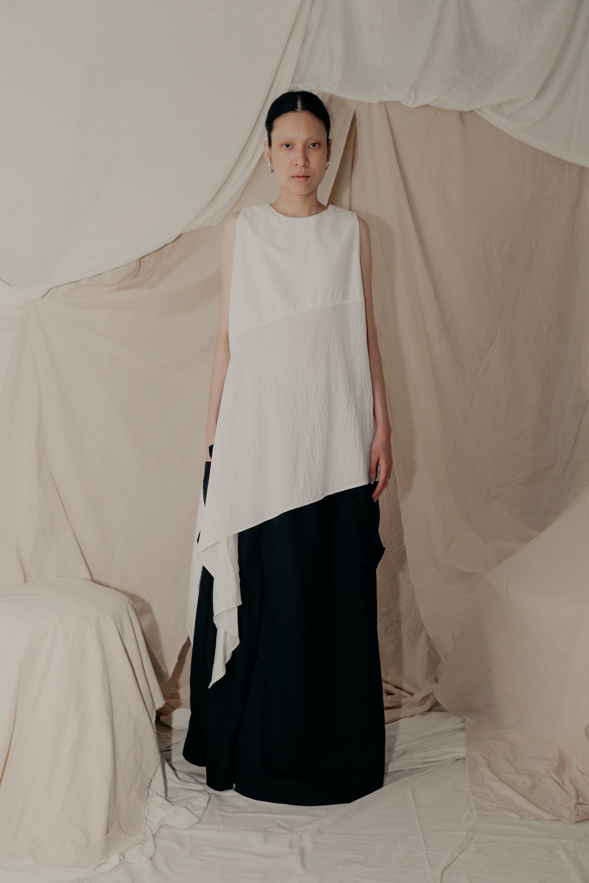 Two-Way Side Pocket Skirt in Black - BEV C multi label store