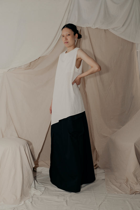 Two-Way Side Pocket Skirt in Black - BEV C multi label store