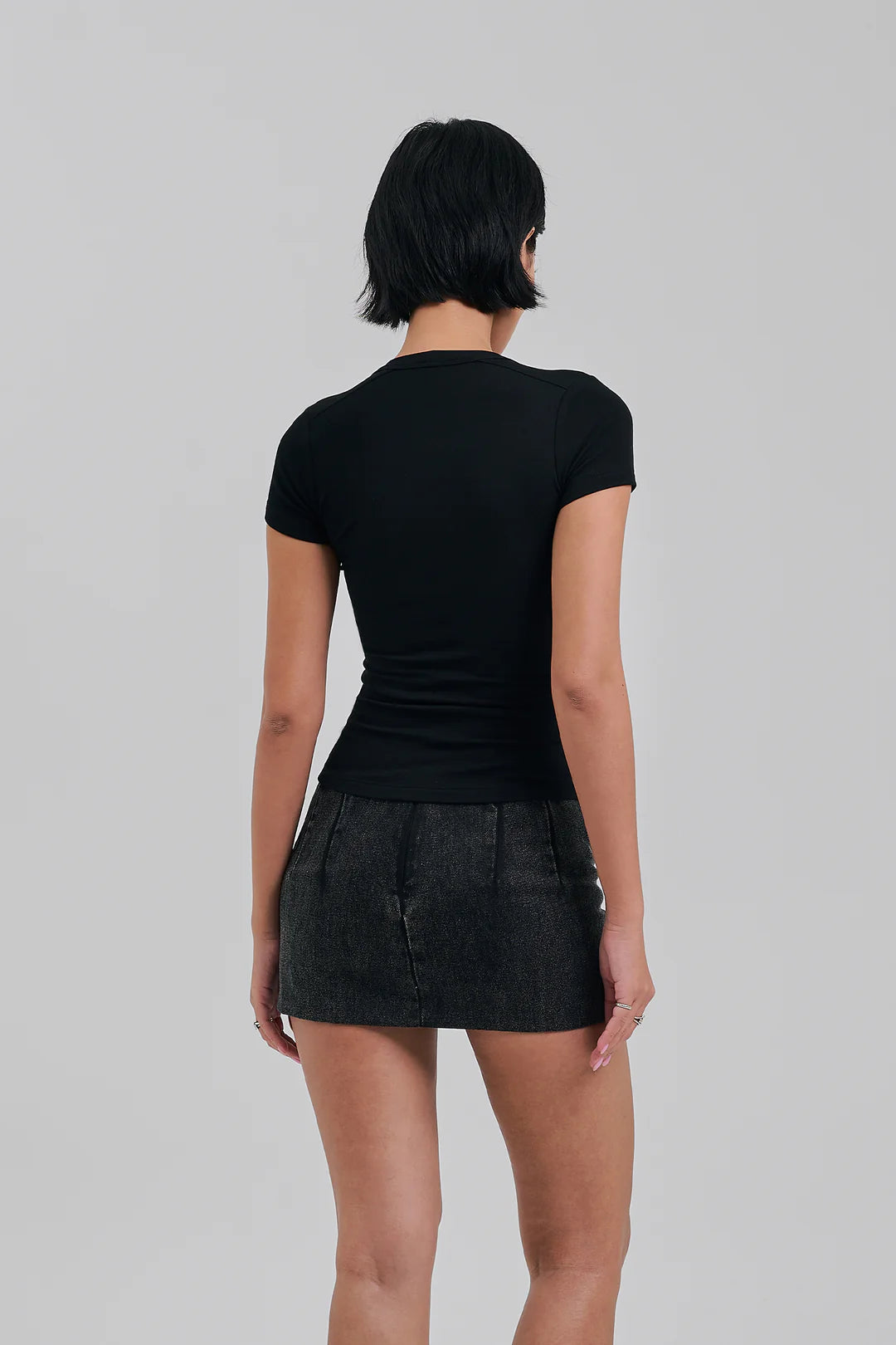 CLOVE TEE BLACK