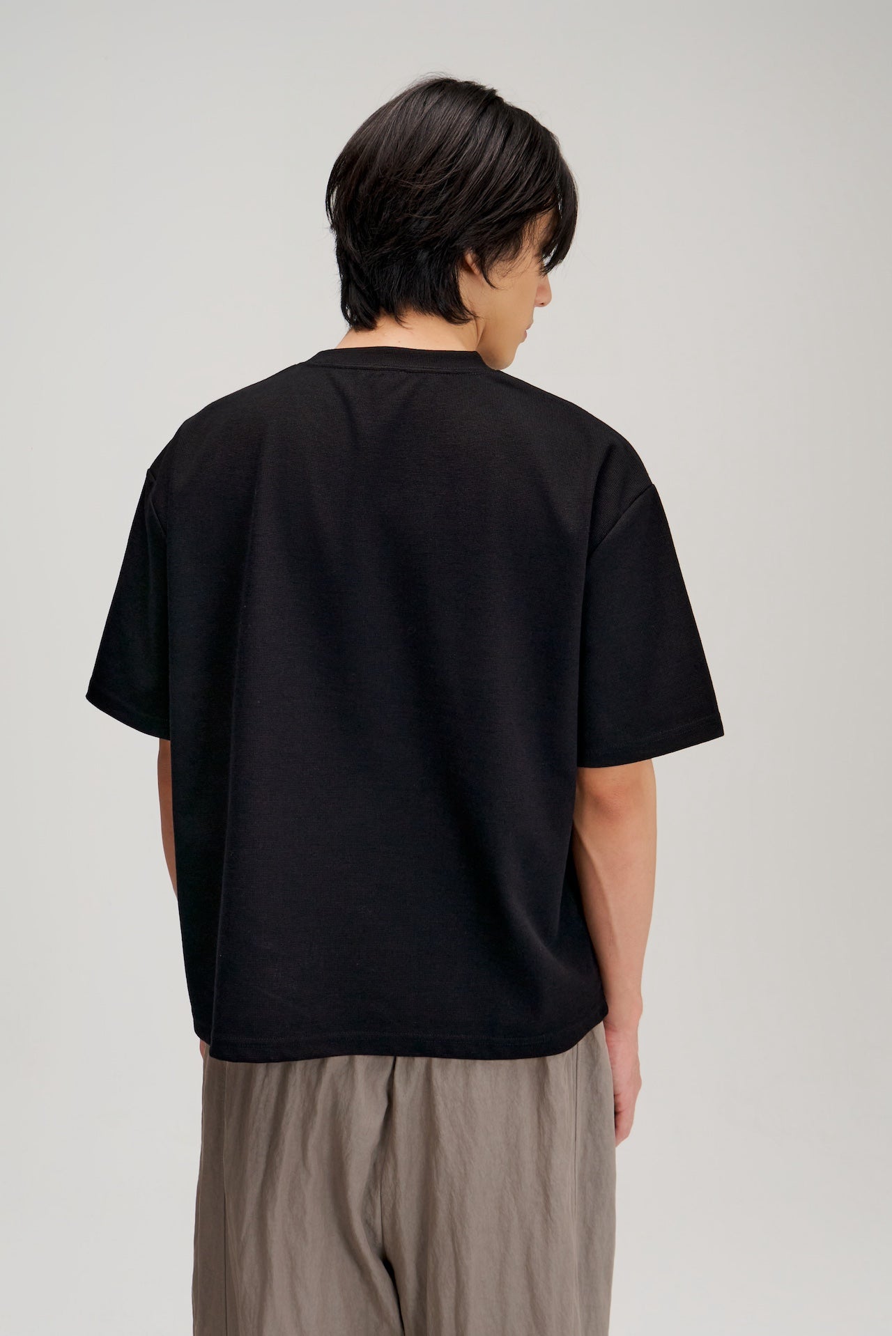 Gender Neutral Boxy Crop Waffle Tee (Black) - BEV C multi label store