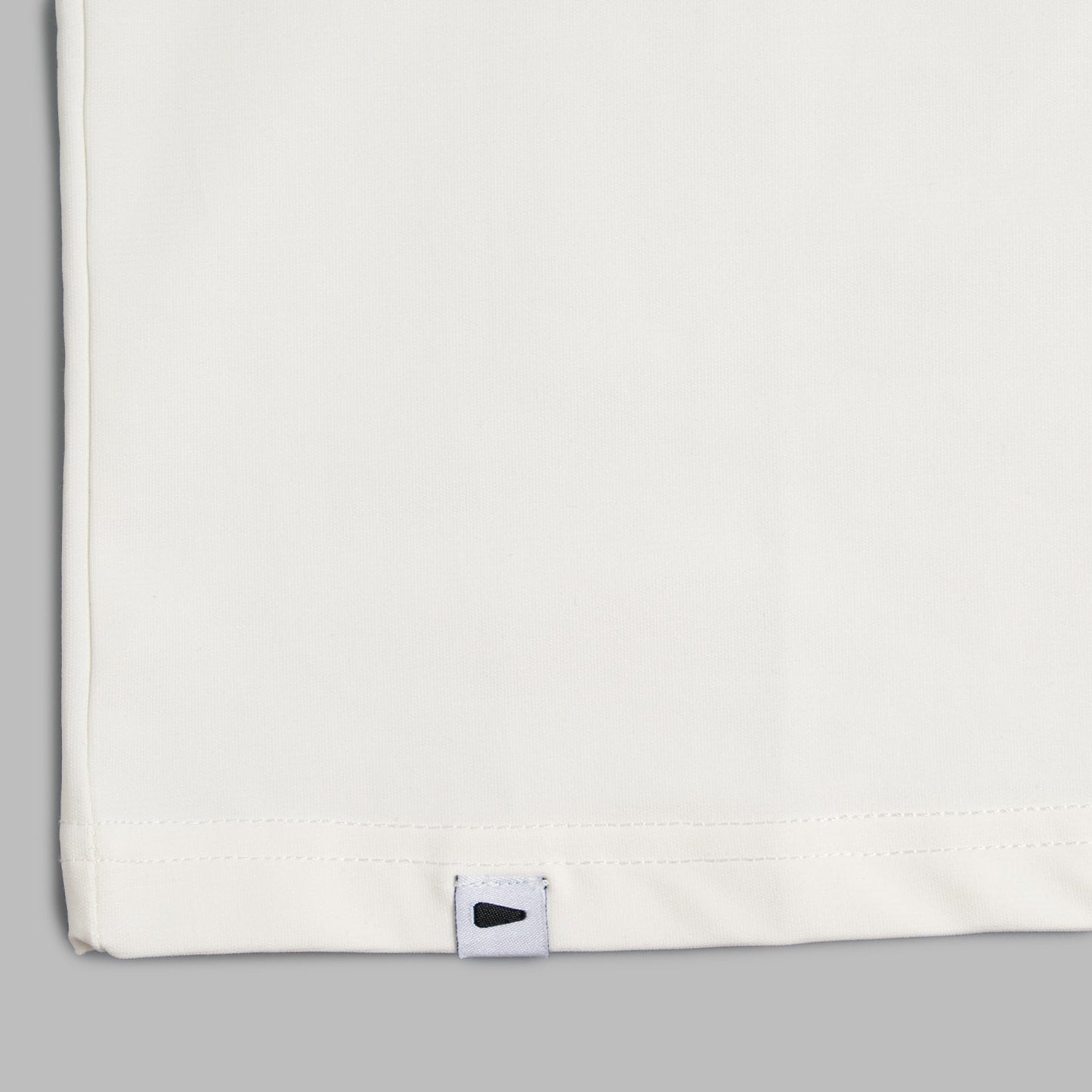 Posture Tee / Cotton - Ivory - BEV C multi label store