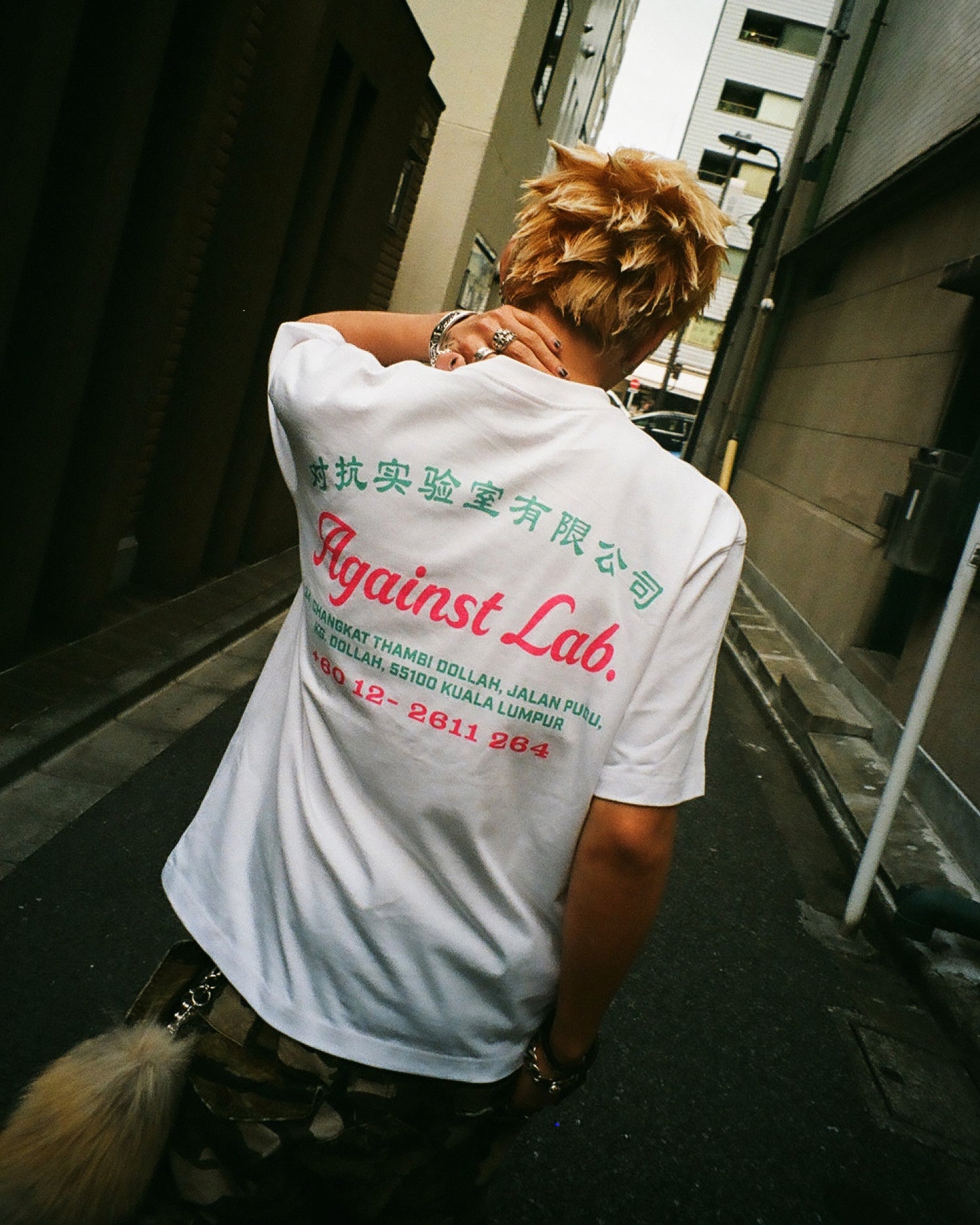 STAFF PKT. TEE WHITE - BEV C multi label store