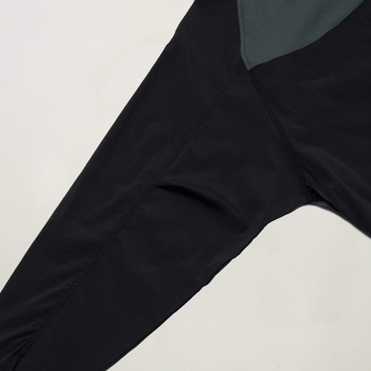 Explorer L/S Shirt V2 (Black) - BEV C multi label store